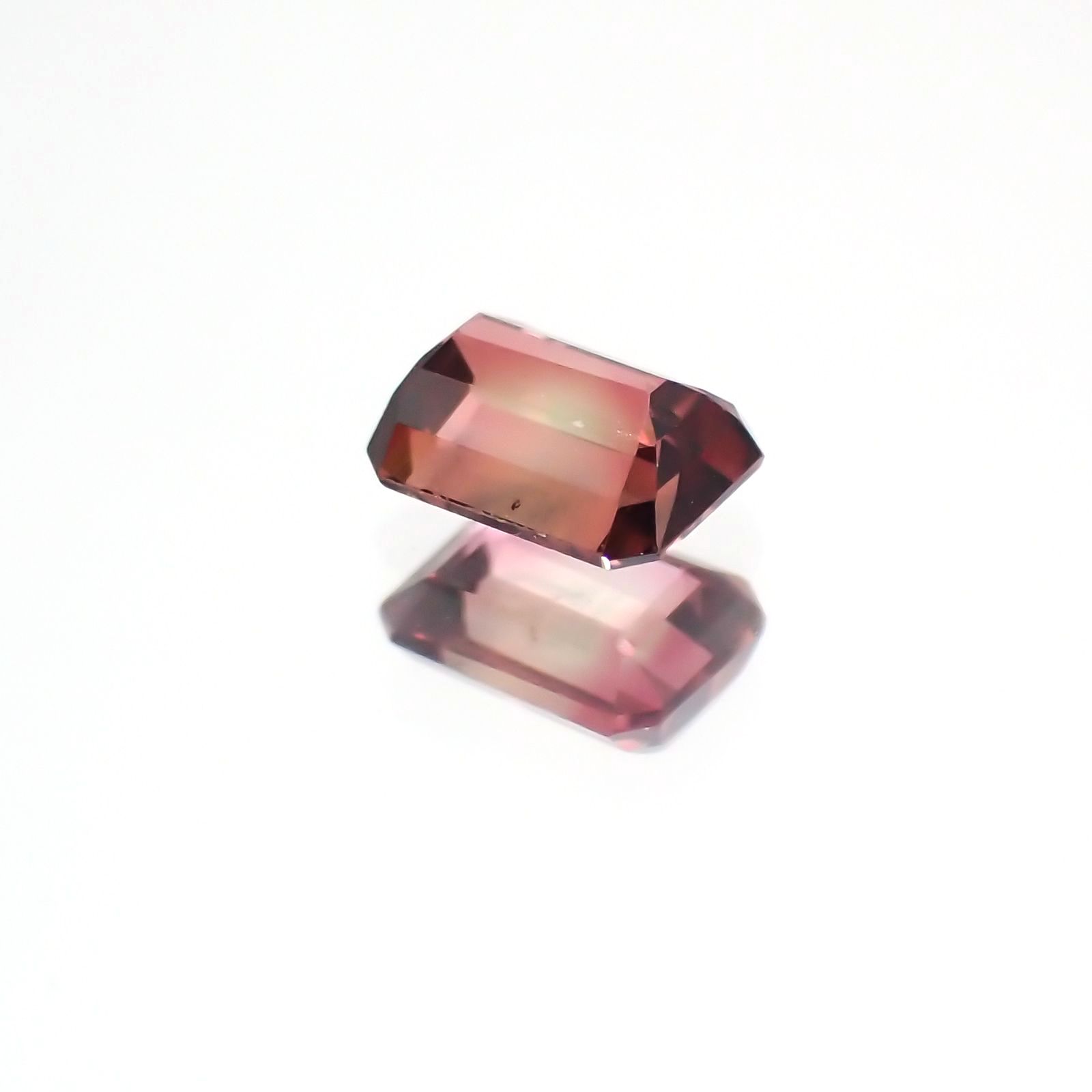 バイカラーサファイア(宝石名バイカラー・サファイア) タンザニア産 0.23ct 識別済[21069745]3.8×3mm前後