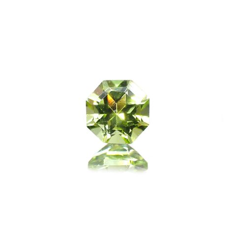◇オクタゴンカット◇ペリドット(宝石名ペリドット) パキスタン産 0.63ct 識別済 [210913109]5.1×5mm前後