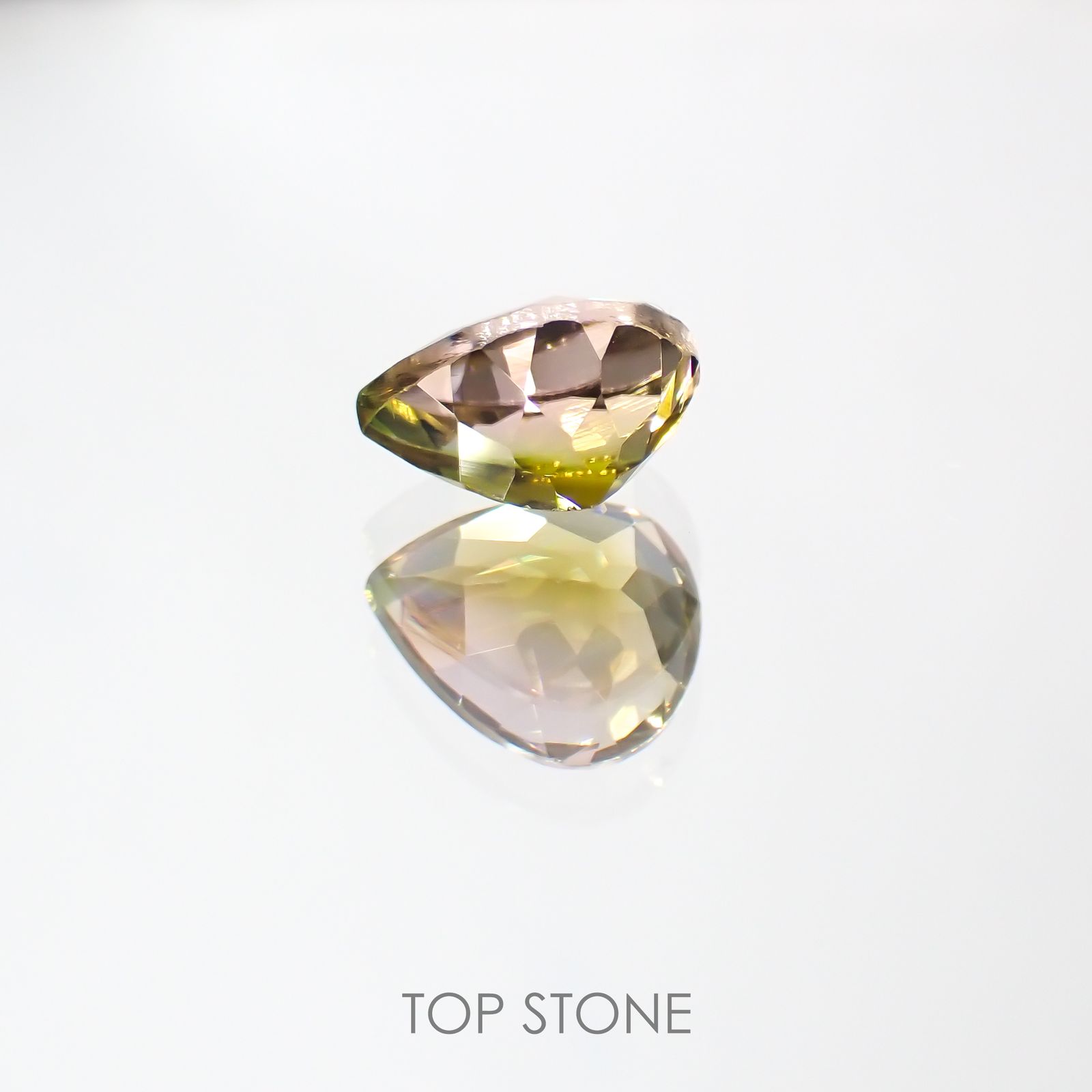 バイカラートルマリン(宝石名トルマリン) ブラジル/アフリカ産 0.93ct 識別済[211013575]7.2×5.8mm前後