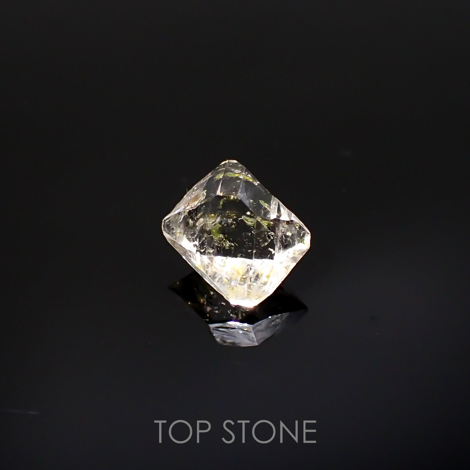 オイルインクォーツ 原石パキスタン産 3.45ct[220515874]10x7.6mm前後