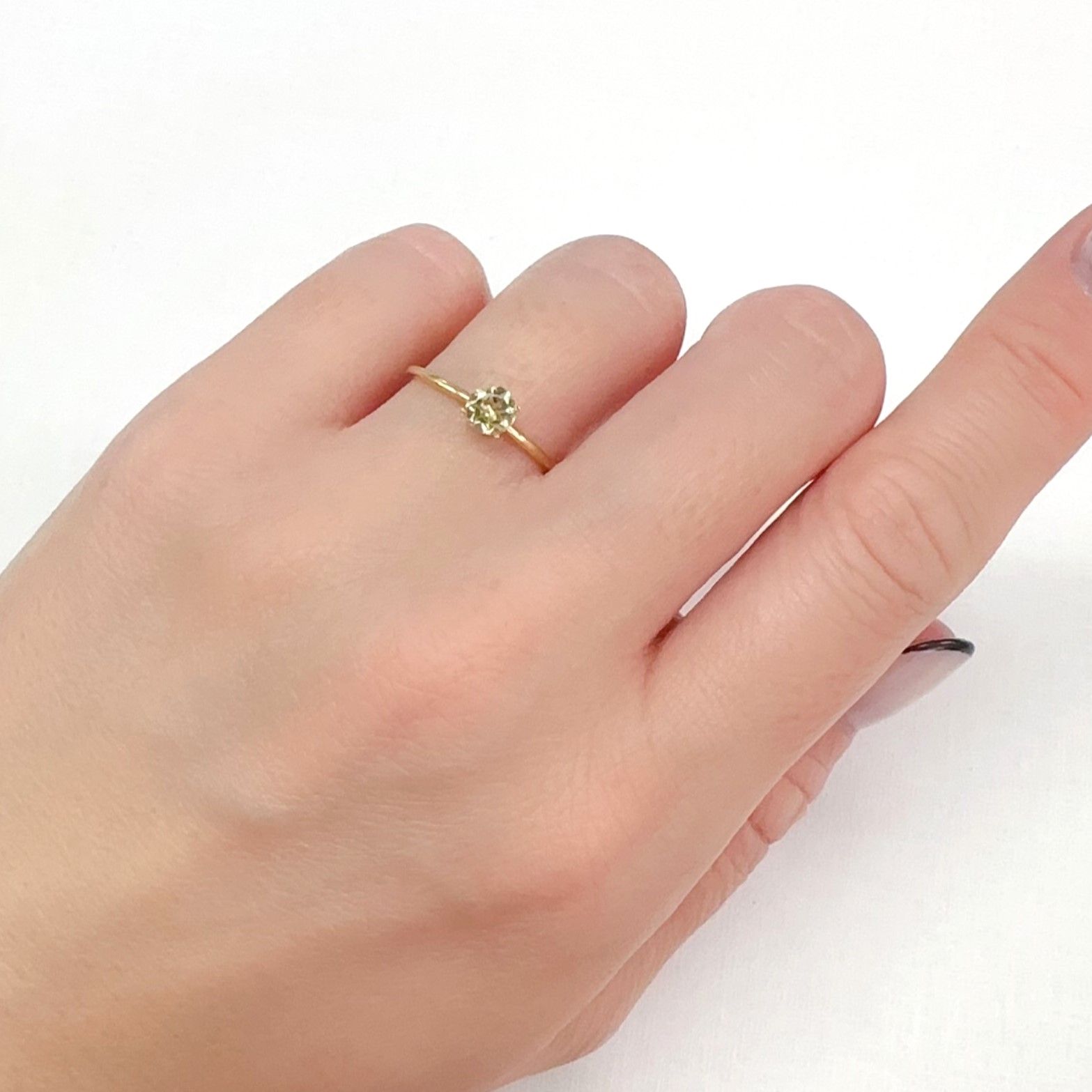 イエローダンビュライト タンザニア産 0.33ct[240125459]4.5x4.5mm前後