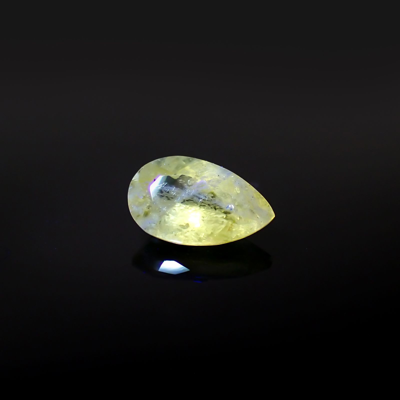 コンドロダイト(宝石名コンドロダイト)タンザニア産 1.702ct ソ付(彩珠)[231023775]10.1x6mm前後