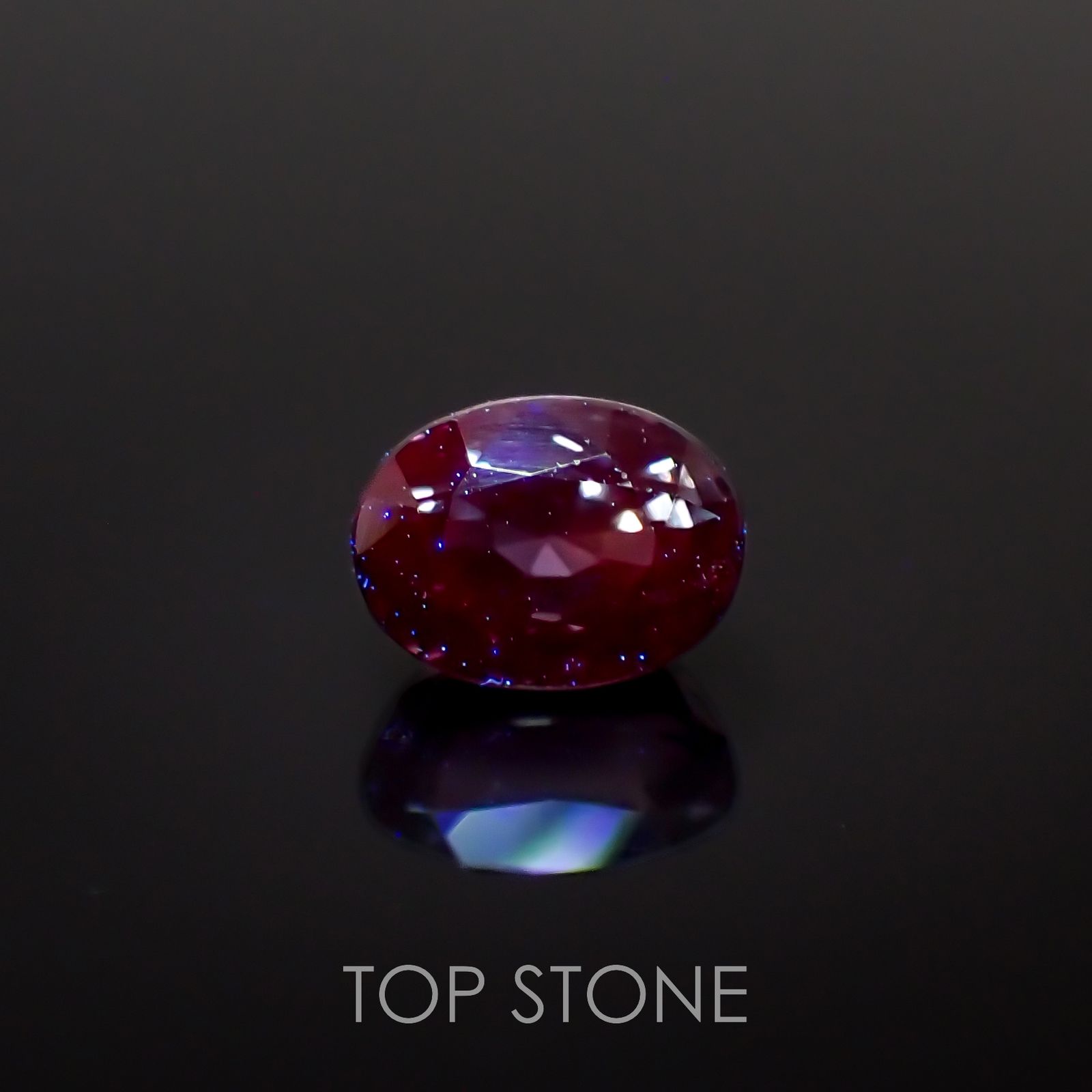カラーチェンジサファイア非加熱(宝石名カラーチェンジ・サファイア)タンザニア産 0.85ct 識別済[230320839]5.5x4mm前後