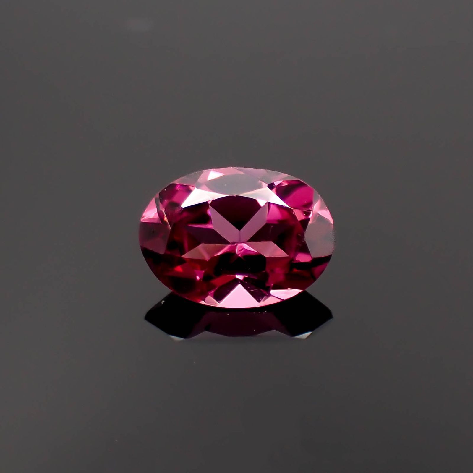 ロードライトガーネット(宝石名ロードライト・ガーネット)ブラジル産 0.84ct 識別済[221219565]6.9x5mm前後