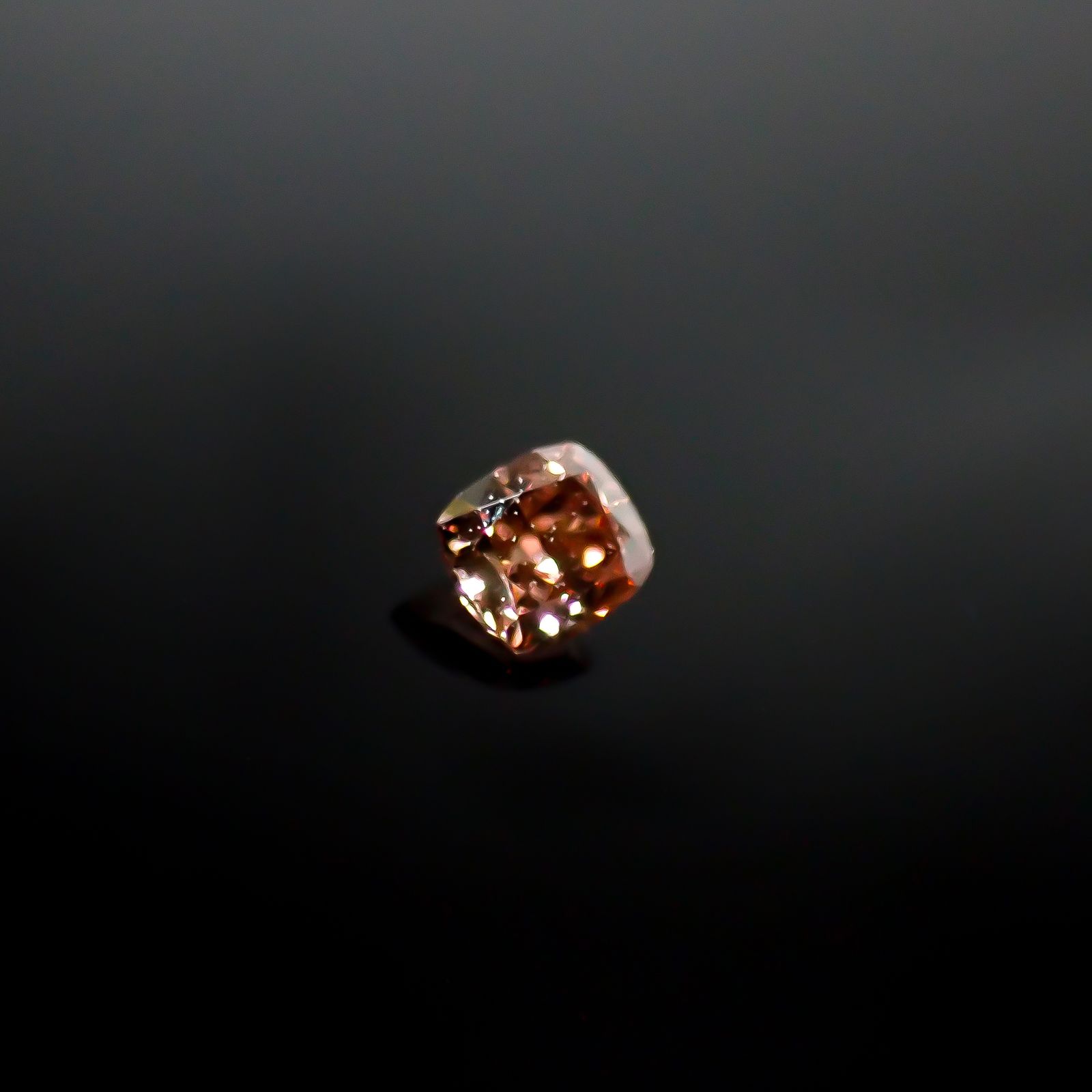 ピンクダイヤモンド(宝石名ダイアモンド VS-1/FANCY DEEP BROWNISH PINK) 0.057ct ソ付(AGT)[250129710]2.3x2.09mm前後
