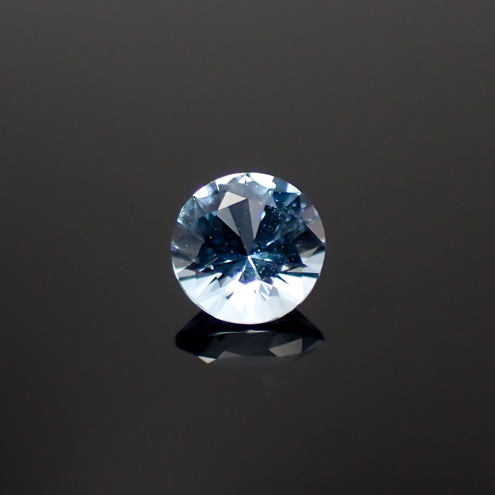 アクアマリン(宝石名アクアマリン)モザンビーク産 0.25ct 識別済[230421767]4.3x4.3mm前後
