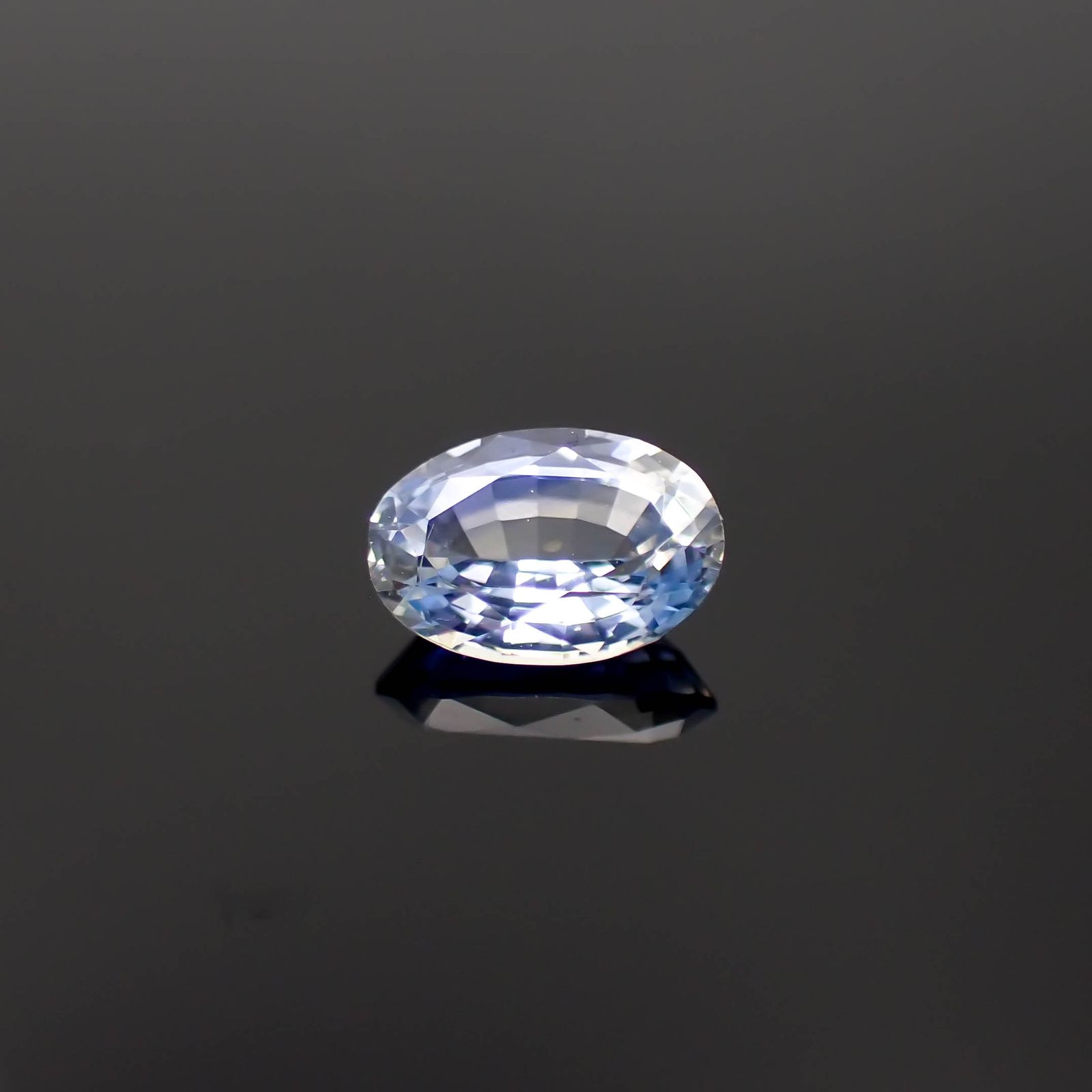 アイスブルーサファイア スリランカ産 0.50ct[230722691]5.8x3.9mm前後