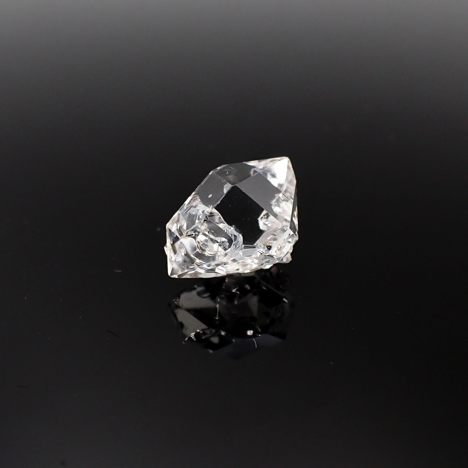 ハーキマーダイヤモンド(宝石名クォーツ)アメリカ・ニューヨーク州産 2.95ct 識別済[231023902]11.5x8.5mm前後