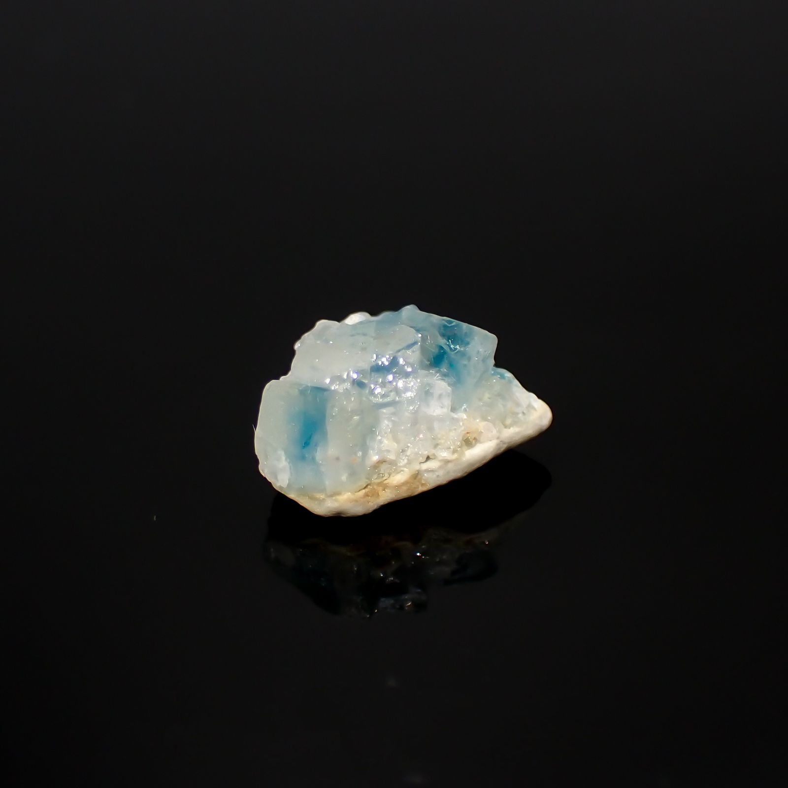 ユークレース 原石 ブラジル産 4.49ct[220115359]10.8x10.5mm前後