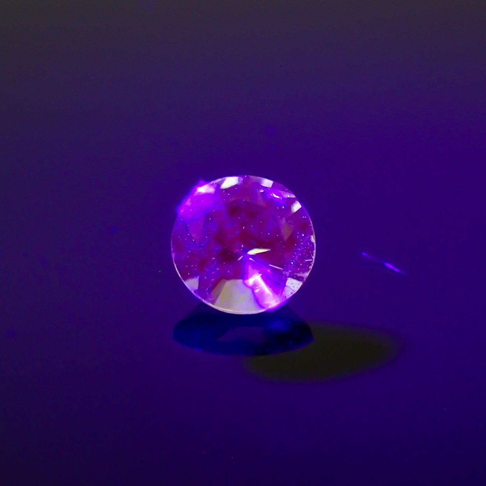 ミントガーネット(宝石名ガーネット)タンザニア産 0.25ct 識別済[230923496]4x4mm前後