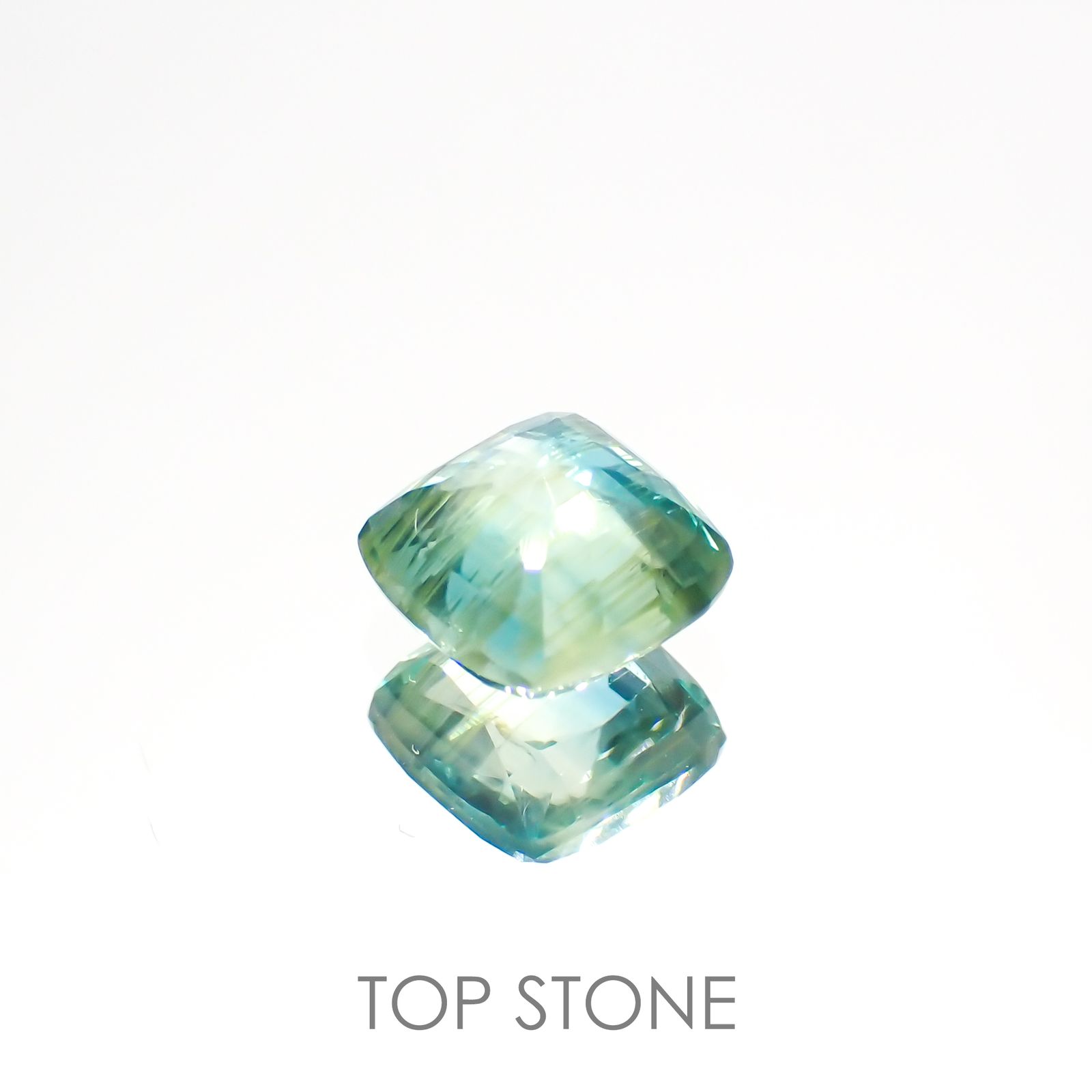 バイカラーカイヤナイト(宝石名カイヤナイト)ネパール産 1.31ct 識別済[220115368]5.7x5.7mm前後