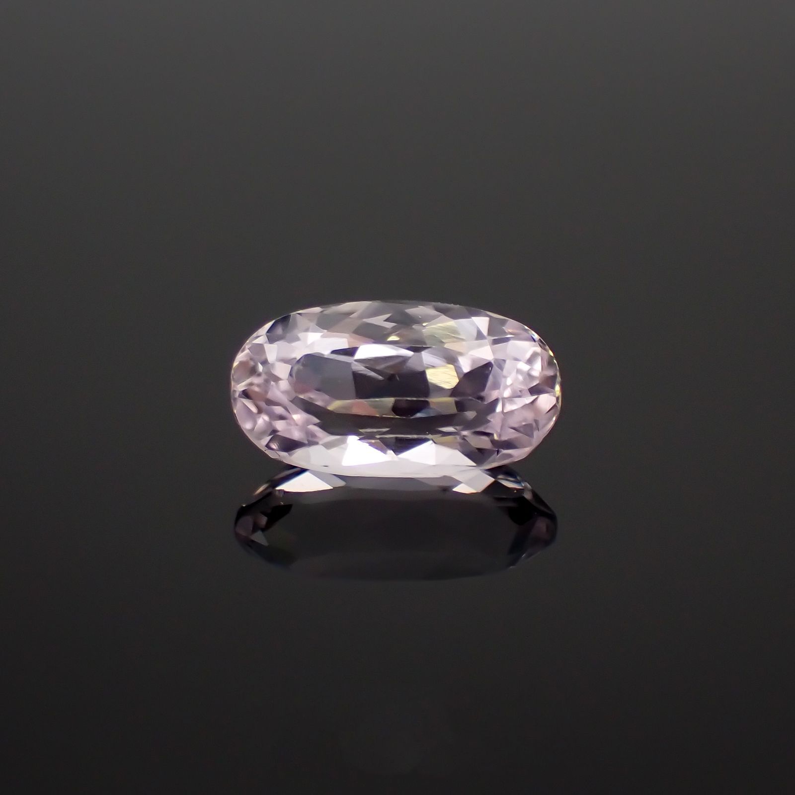 クンツァイト アフガニスタン産 2.31ct[240219606]10.7x5.8mm前後