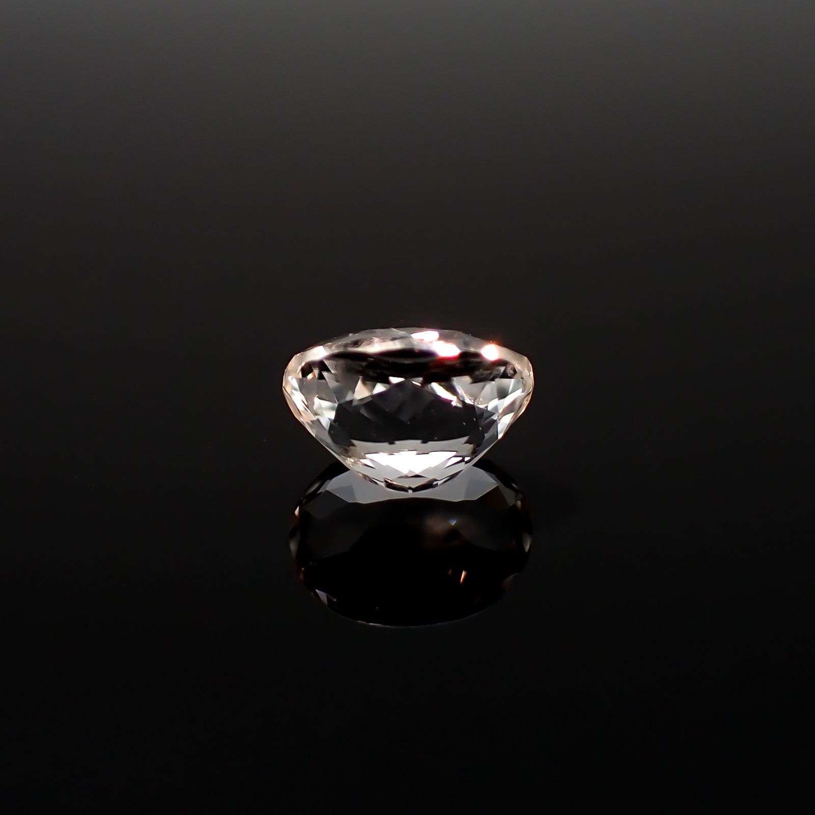 フェナカイト ロシア・マリシェボ鉱山産 1.31ct / 7.6x6mm前後 [260632429]