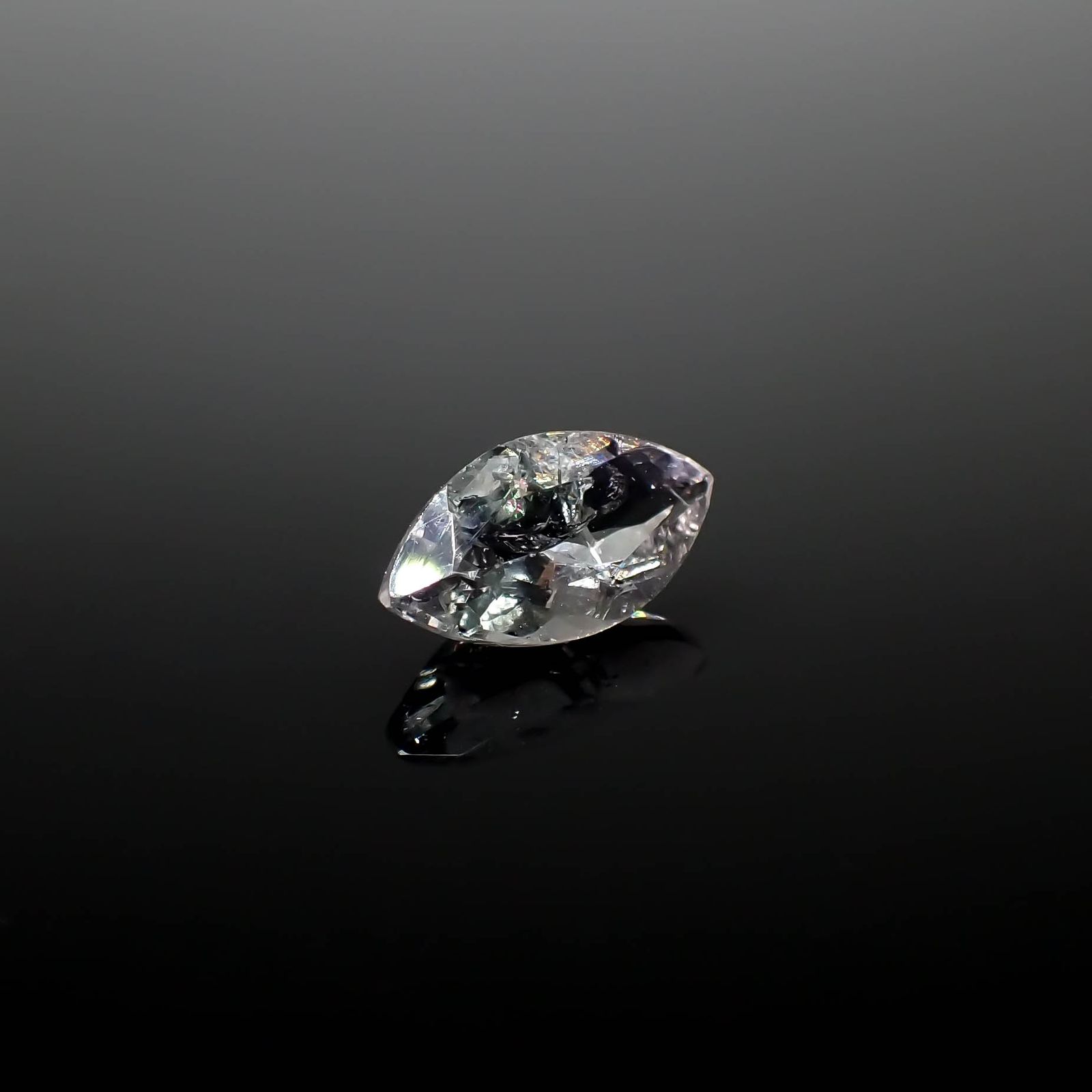 フローライト フルオレッセンス イギリス・ロジャリー鉱山産 2.47ct[240326601]12.6x6.6mm前後
