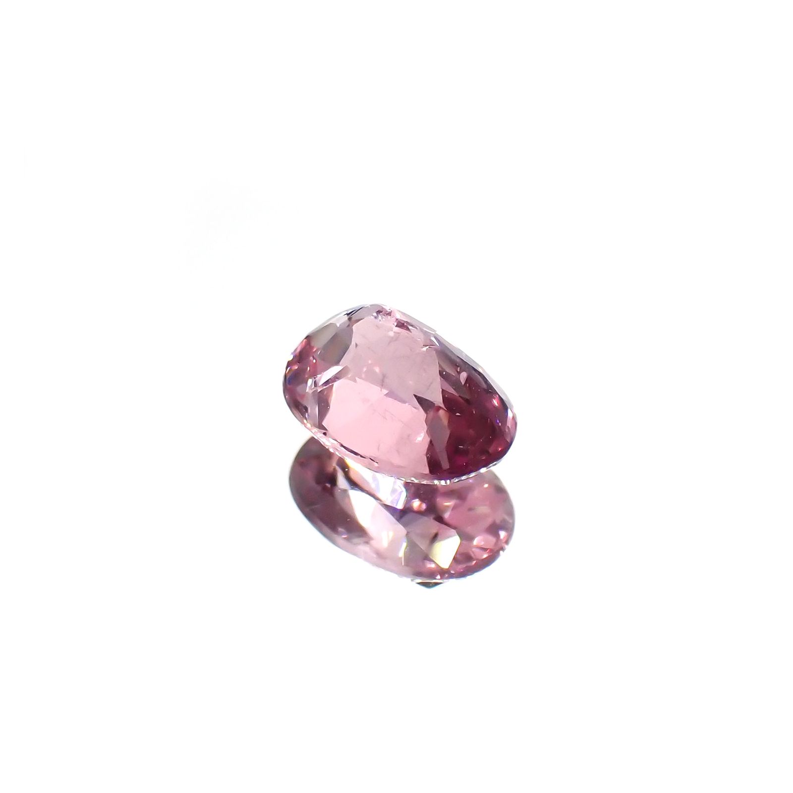 カラーシフトマラヤガーネット(宝石名ガーネット)タンザニア産 0.96ct 識別済[220115017]6.7x4.8mm前後