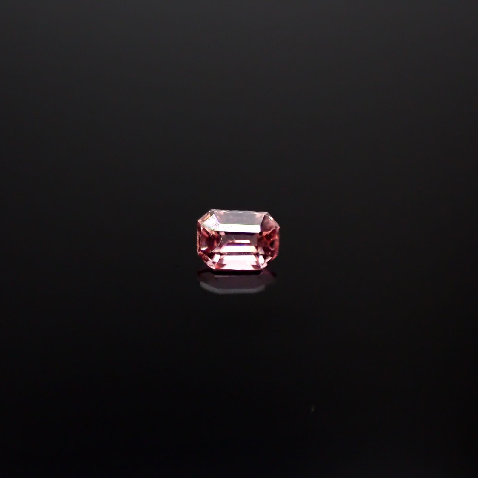 ヴェイリネナイト(宝石名ベイリネナイト)パキスタン産 0.028ct 識別済[240628340]2x1.5mm前後