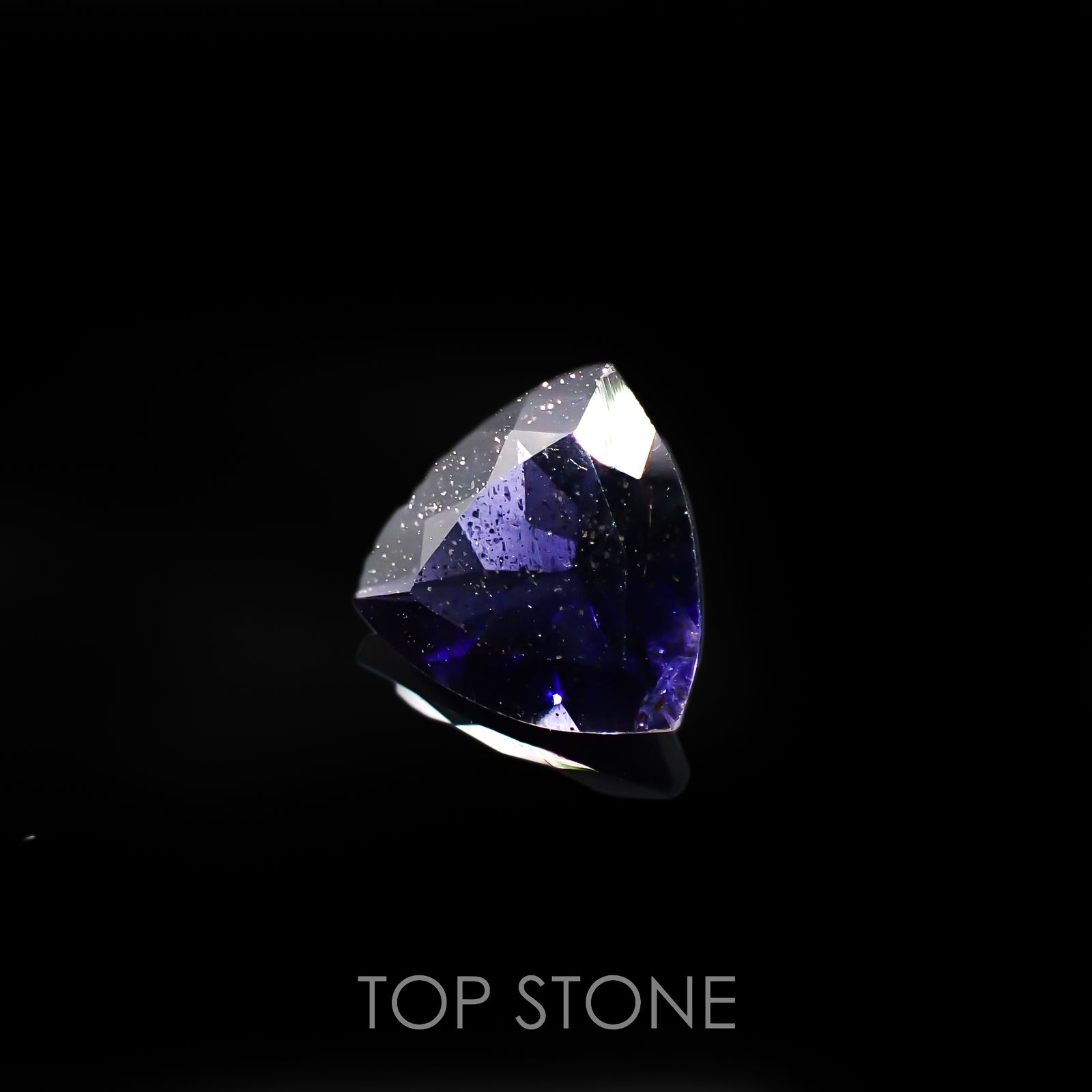 アイオライトサンストーン インド/ブラジル産 1.54ct[221018301]8.8x8.8mm前後