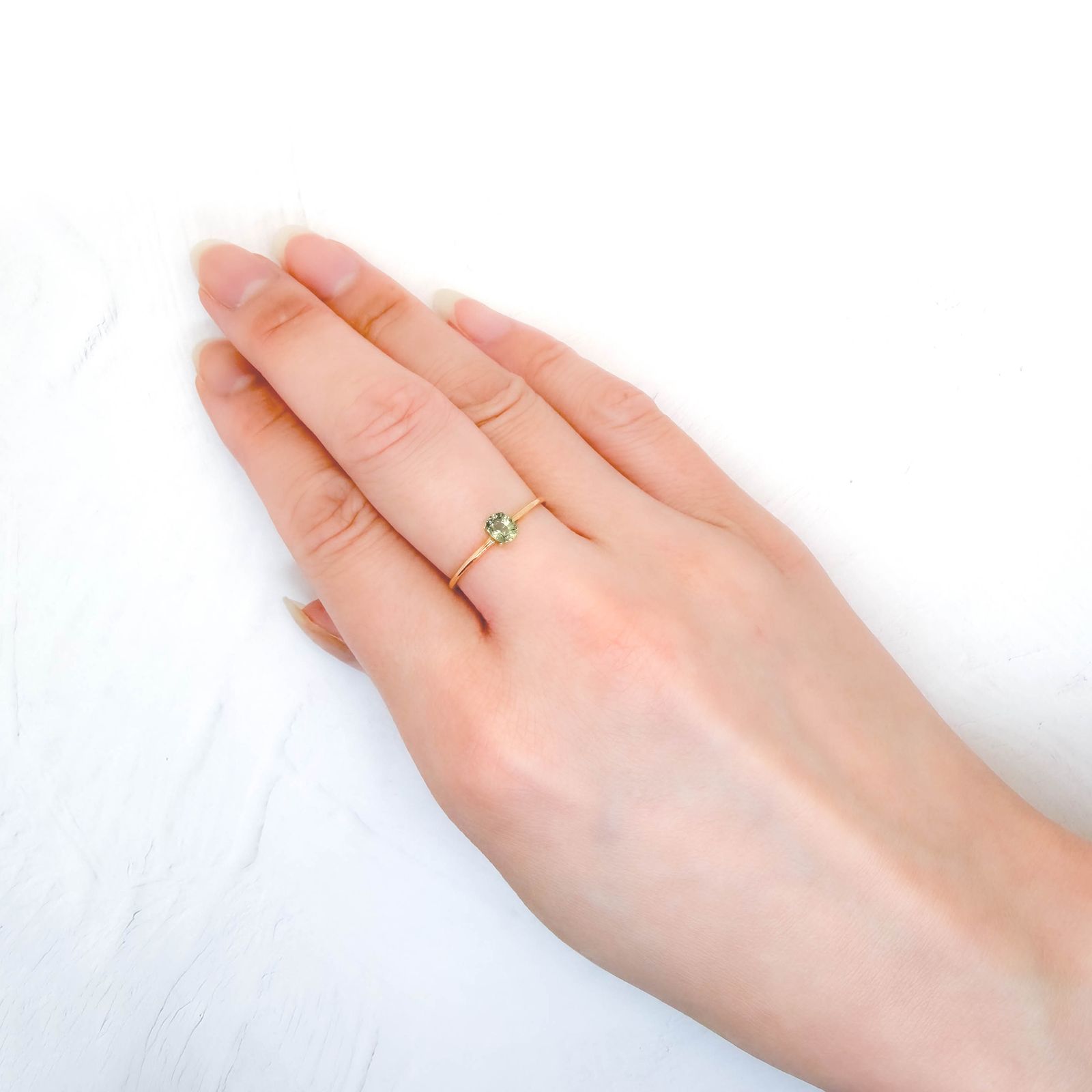 グリーンクリソベリル(宝石名クリソベリル)スリランカ/マダガスカル産 識別済 0.33ct / 4.5x3.4mm前後 [260514476]