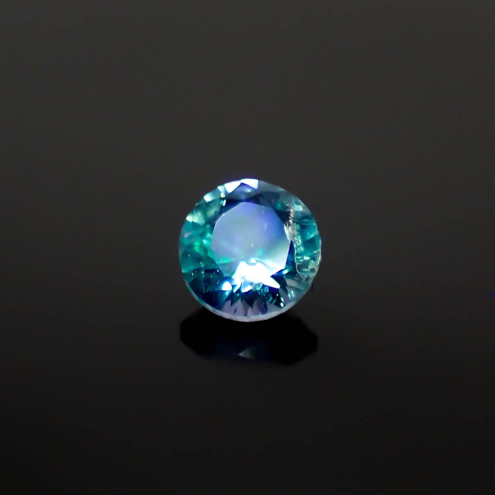 ブルーグリーンコーネルピン(宝石名ブルー グリーン・コーネルピン)タンザニア産 0.15ct 識別済[240527671]3.2x3.1mm前後