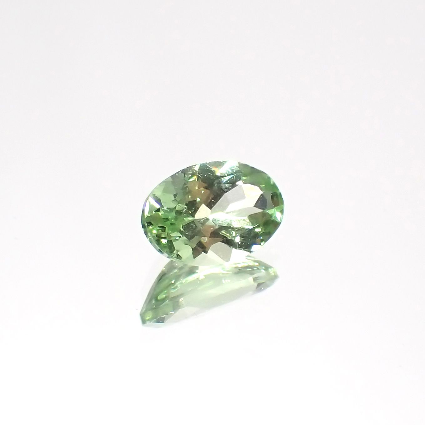 ミントガーネット タンザニア産 0.48ct[231023741]6.1x3.9mm前後