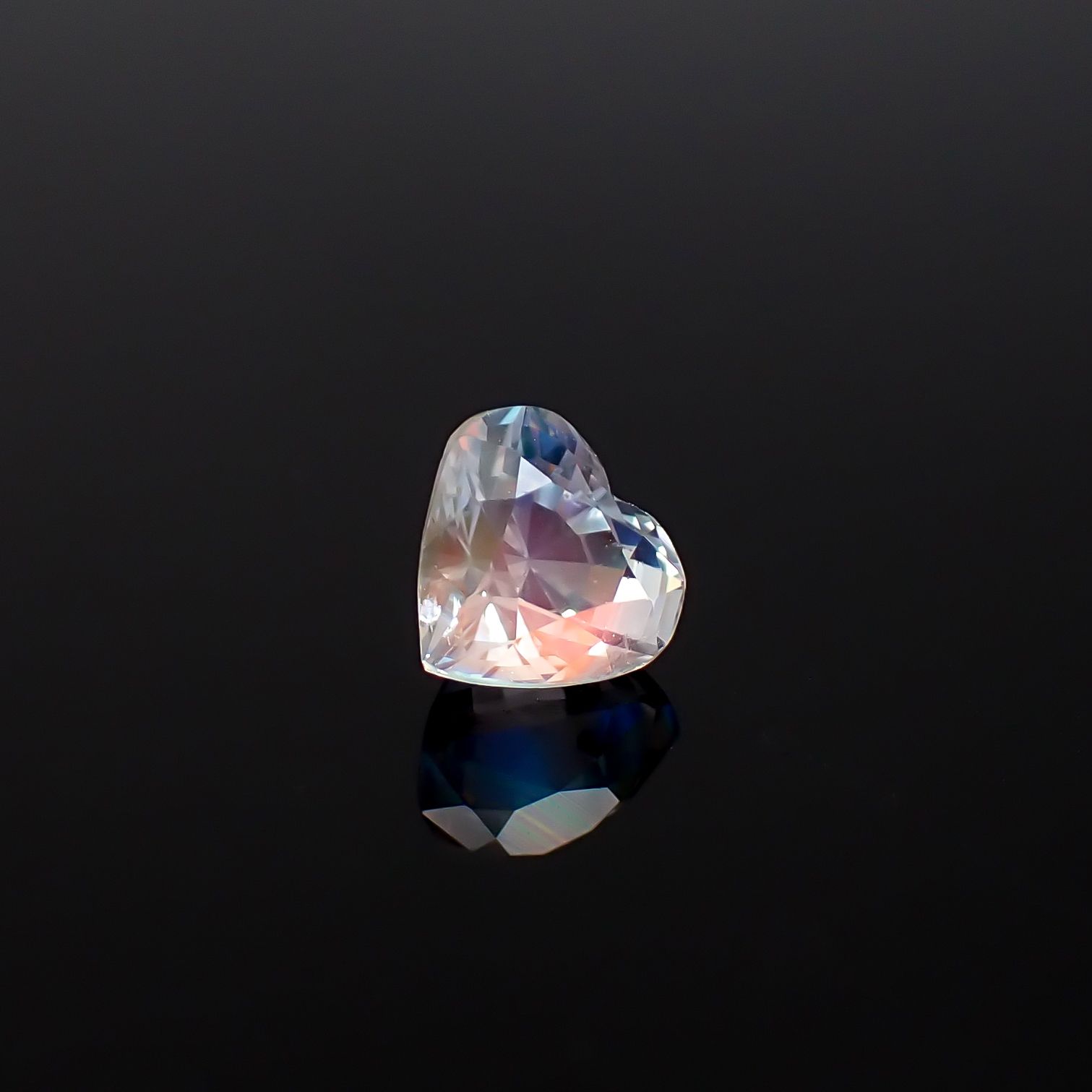 レインボームーンストーン マダガスカル産 1.20ct / 6.4x6.9mm前後 [260632373]