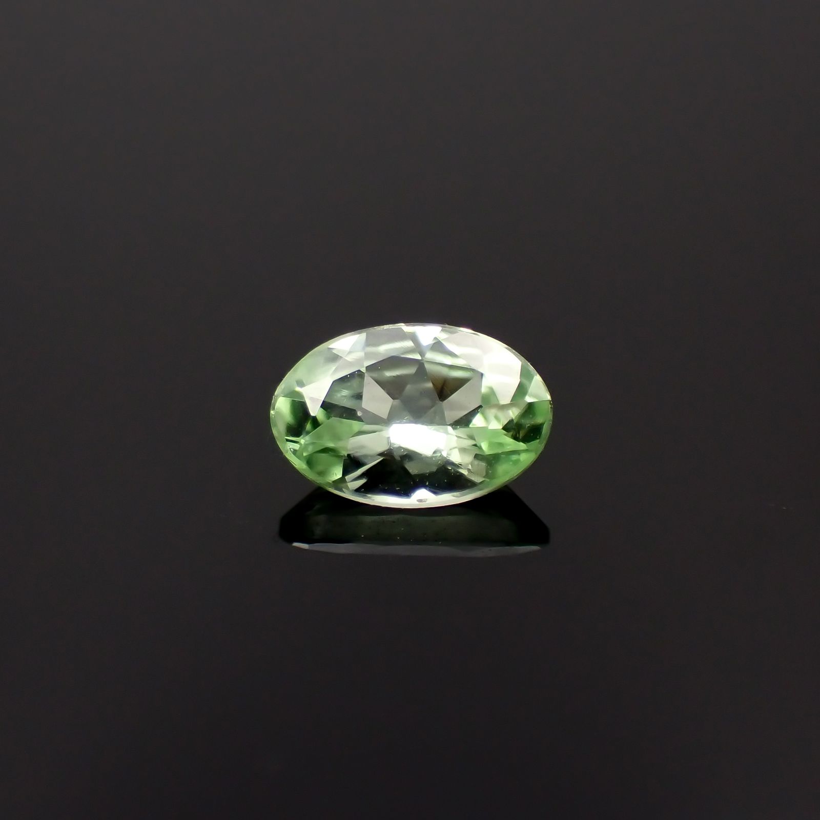ミントガーネット タンザニア産 0.41ct[231023724]5.7x3.8mm前後
