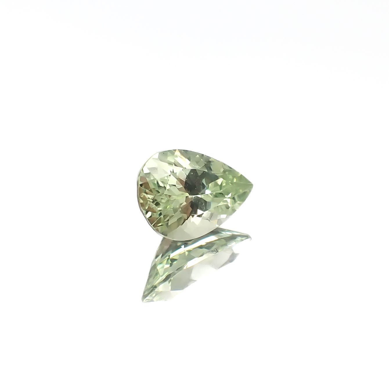 バナジウムクリソベリル(宝石名クリソベリル)マダガスカル産 1.422ct ソ付(日独)[250330092]8.95x5.95mm前後