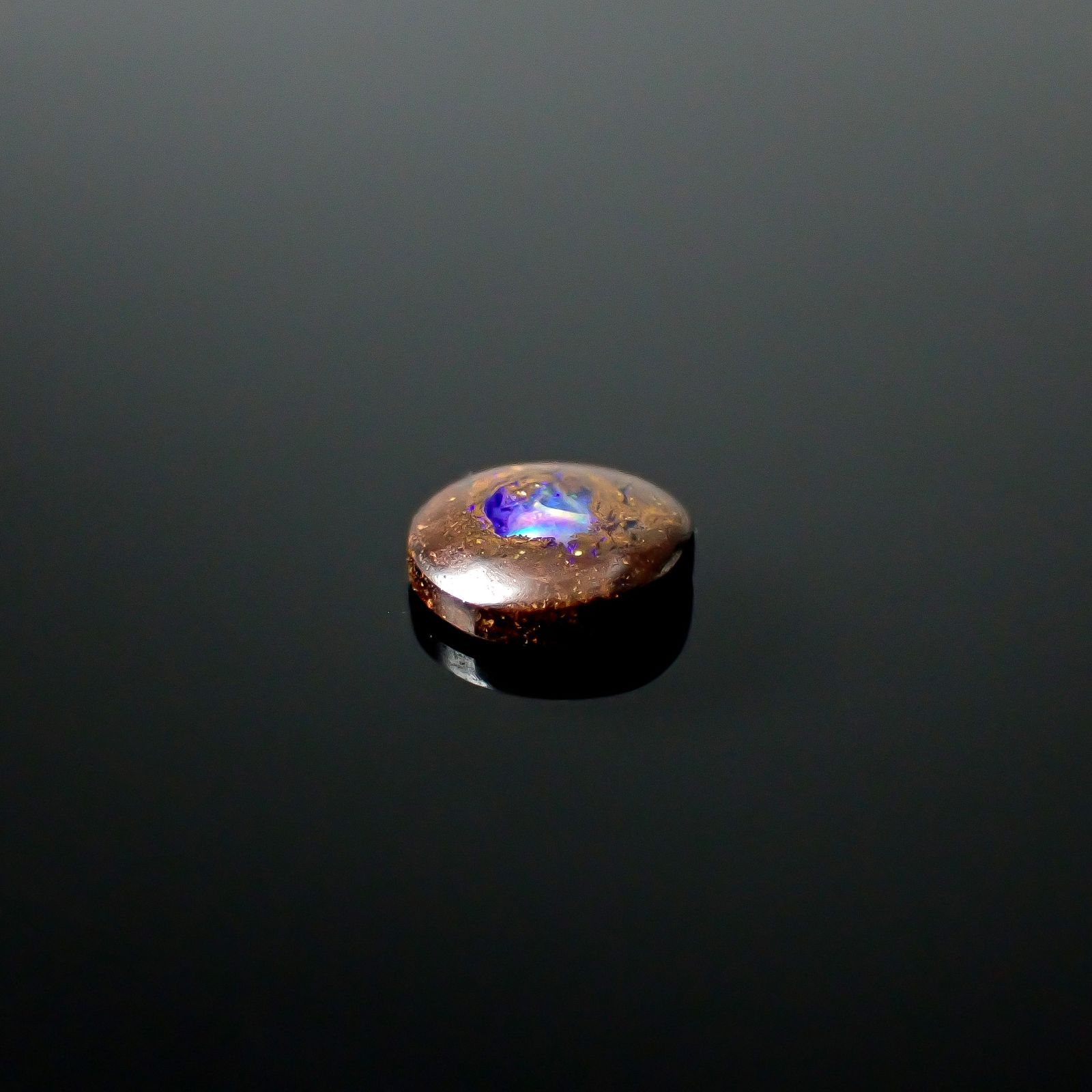 ウッドオパール オーストラリア産 0.55ct / 6.1x6.1mm前後 [251131297]