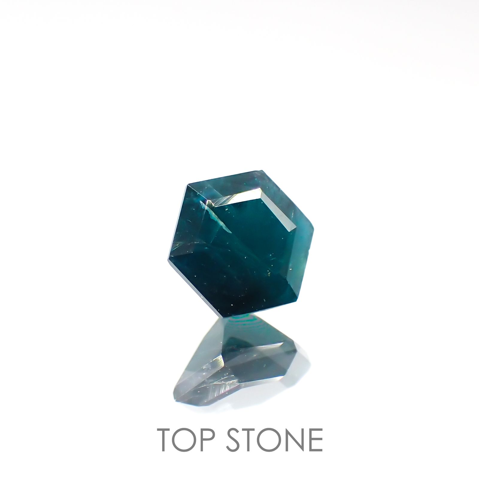 ◇ヘキサゴンカット◇グランディディエライト マダガスカル産 ルース 0.59ct[210813061]5×4.9mm前後