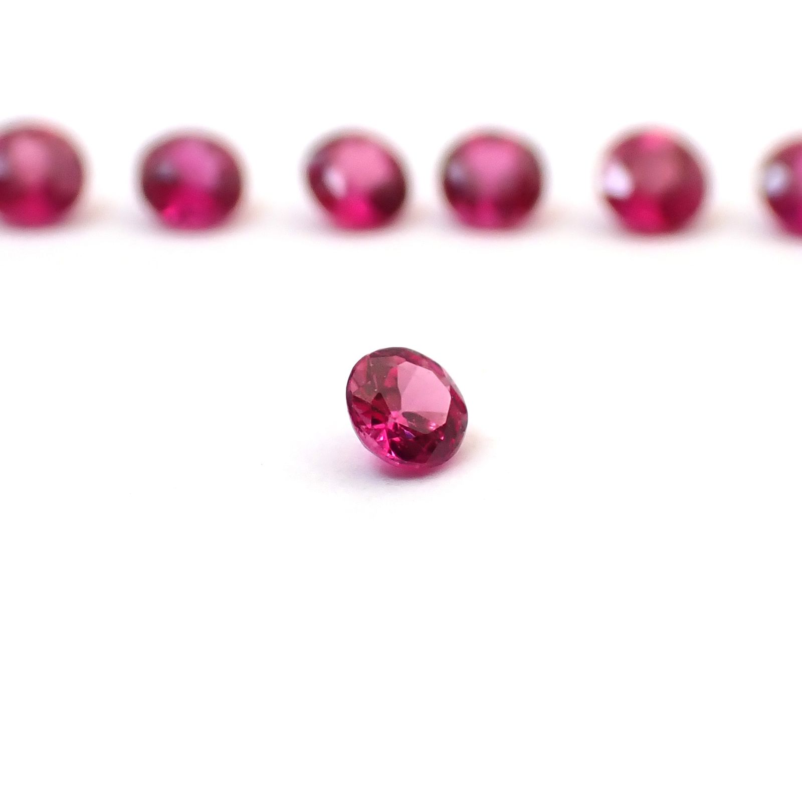ルビー 9個セット タイ/モザンビーク産 0.50ct(9pcs合計) / 2.2x2.2mm前後 [260532281]