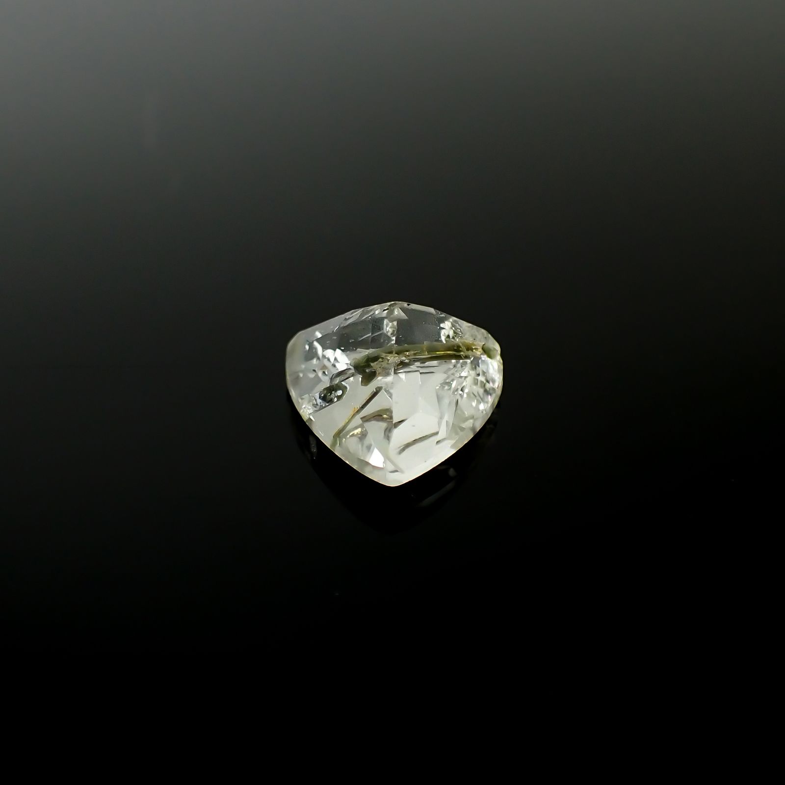 アパタイトイントパーズ(宝石名アパタイト イン トパーズ)ブラジル産 13.87ct 識別済[240225929]15.5x15.2mm前後