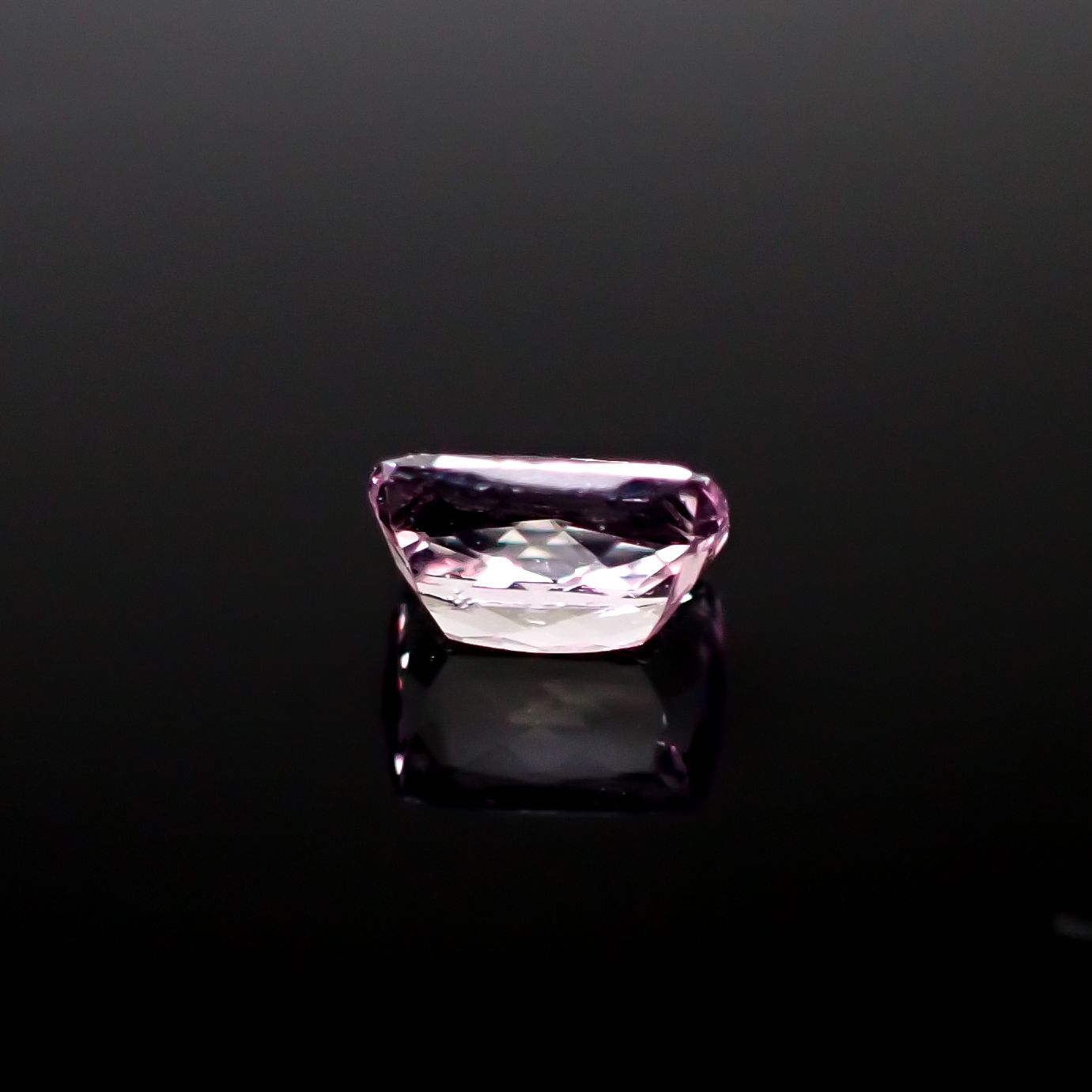 ピンクゾイサイト(宝石名ピンク・ゾイサイト)タンザニア産 0.447ct ソ付(彩珠)[241129504]5.2x3.8mm前後