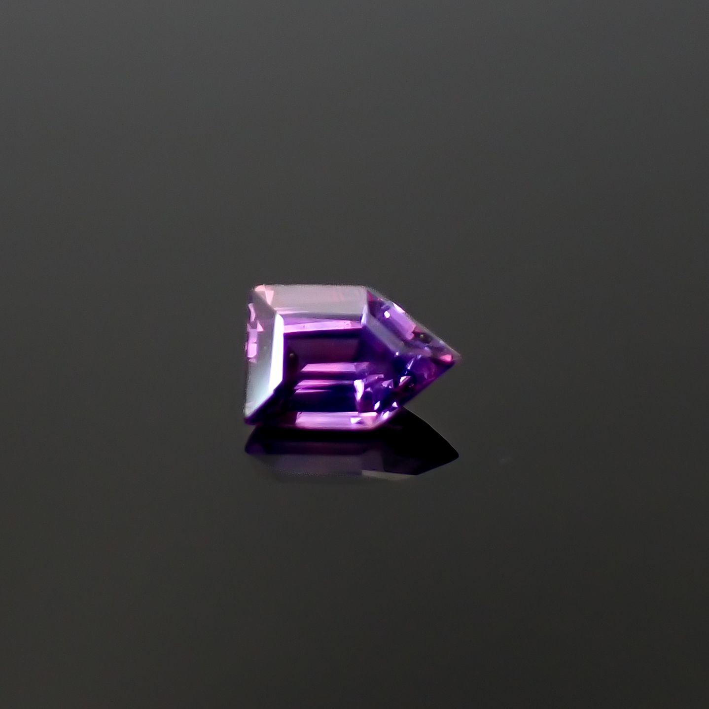 ◇カスタムカット◇ウィンザーサファイア タンザニア・ウィンザー産 0.23ct / 4.4x3mm前後 [260532143]