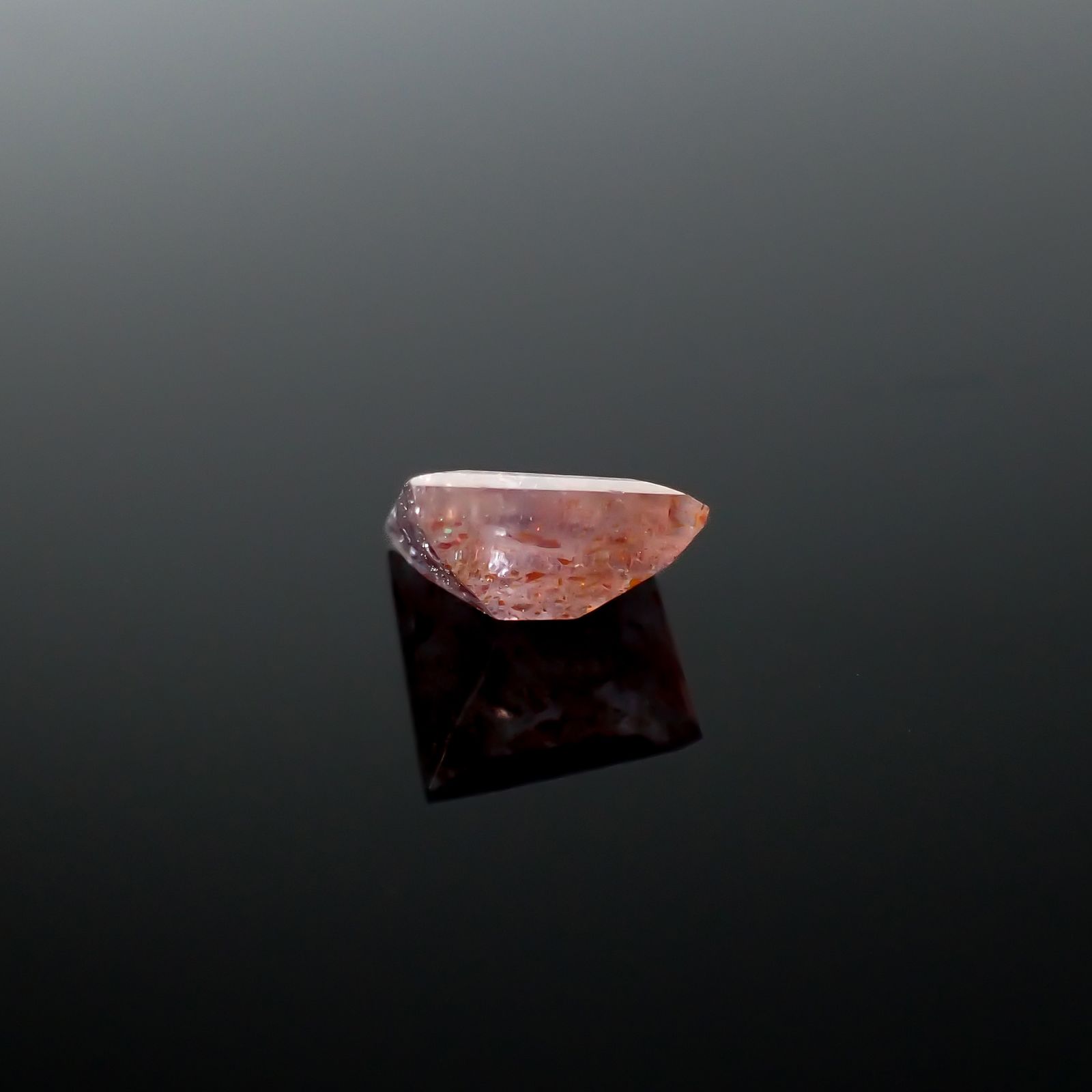 ◇カスタムカット◇ブラッドショットアイオライト インド産 0.83ct[240125388]6.5x6.4mm前後