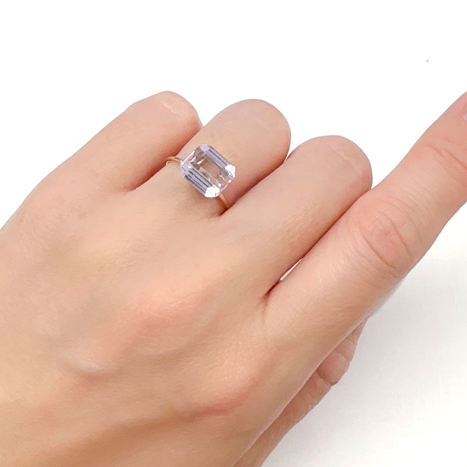 クンツァイト アフガニスタン産 3.66ct[231225141]9.4x8mm前後