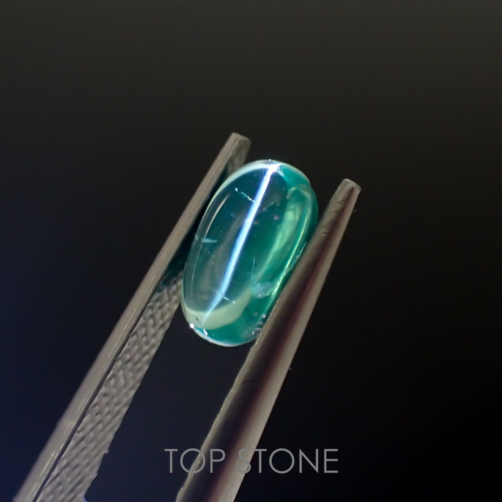 エメラルドキャッツアイ(宝石名エメラルド)コロンビア産 0.66ct 識別済[221018910]7.3x4.4mm前後