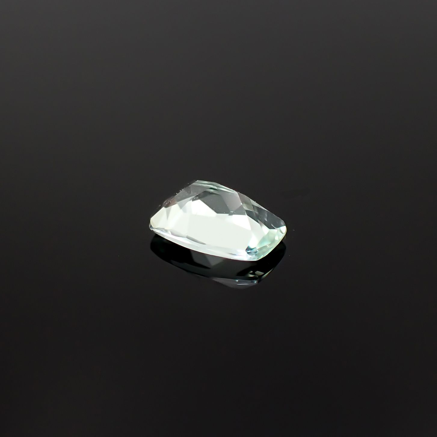 モンテブラサイト(宝石名モンテブラサイト)マダガスカル産 0.41ct 識別済[241229658]5.9x4mm前後