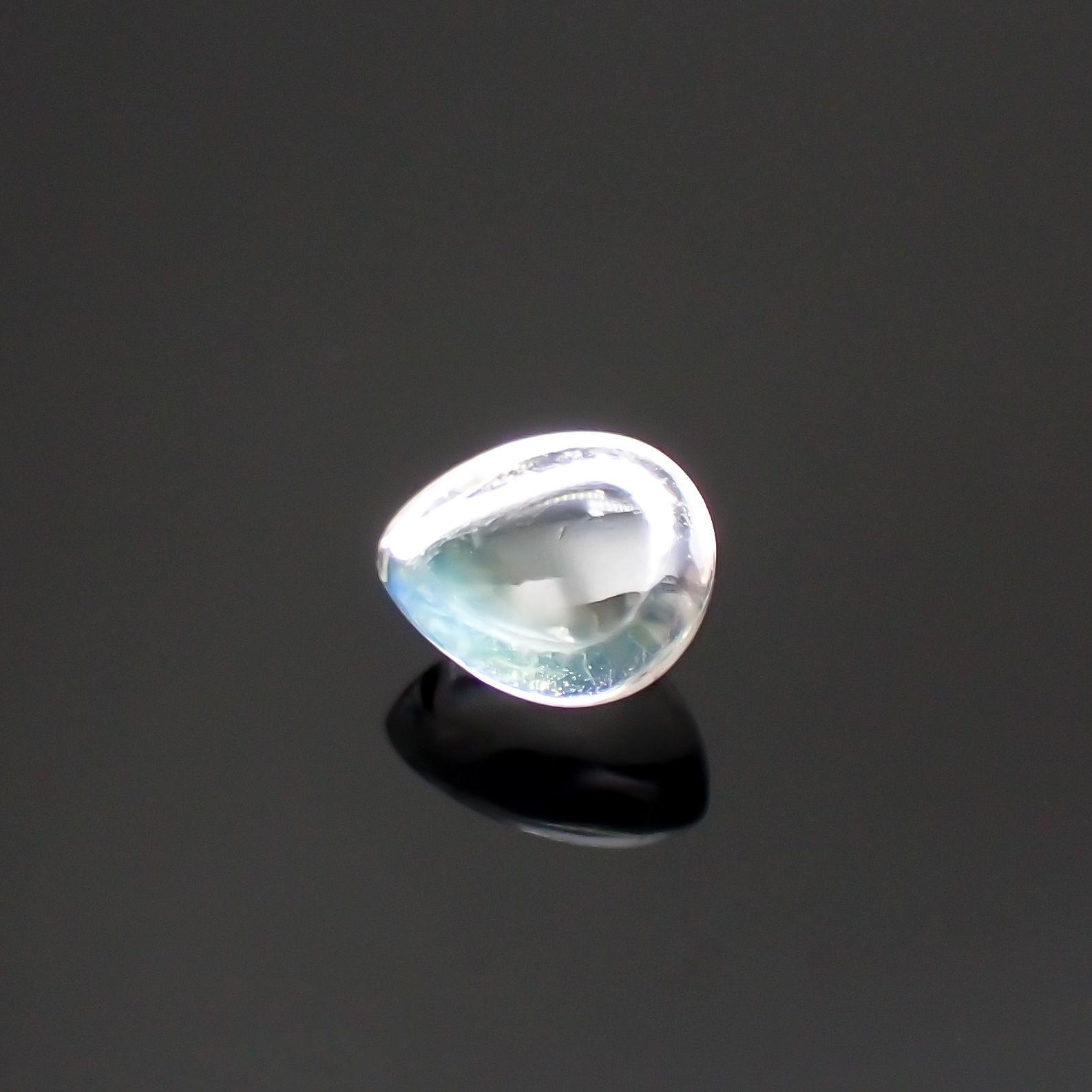 レインボームーンストーン(宝石名アンデシン・ラブラドライト)マダガスカル産 0.88ct 識別済[230522003]6.6x5.5mm前後