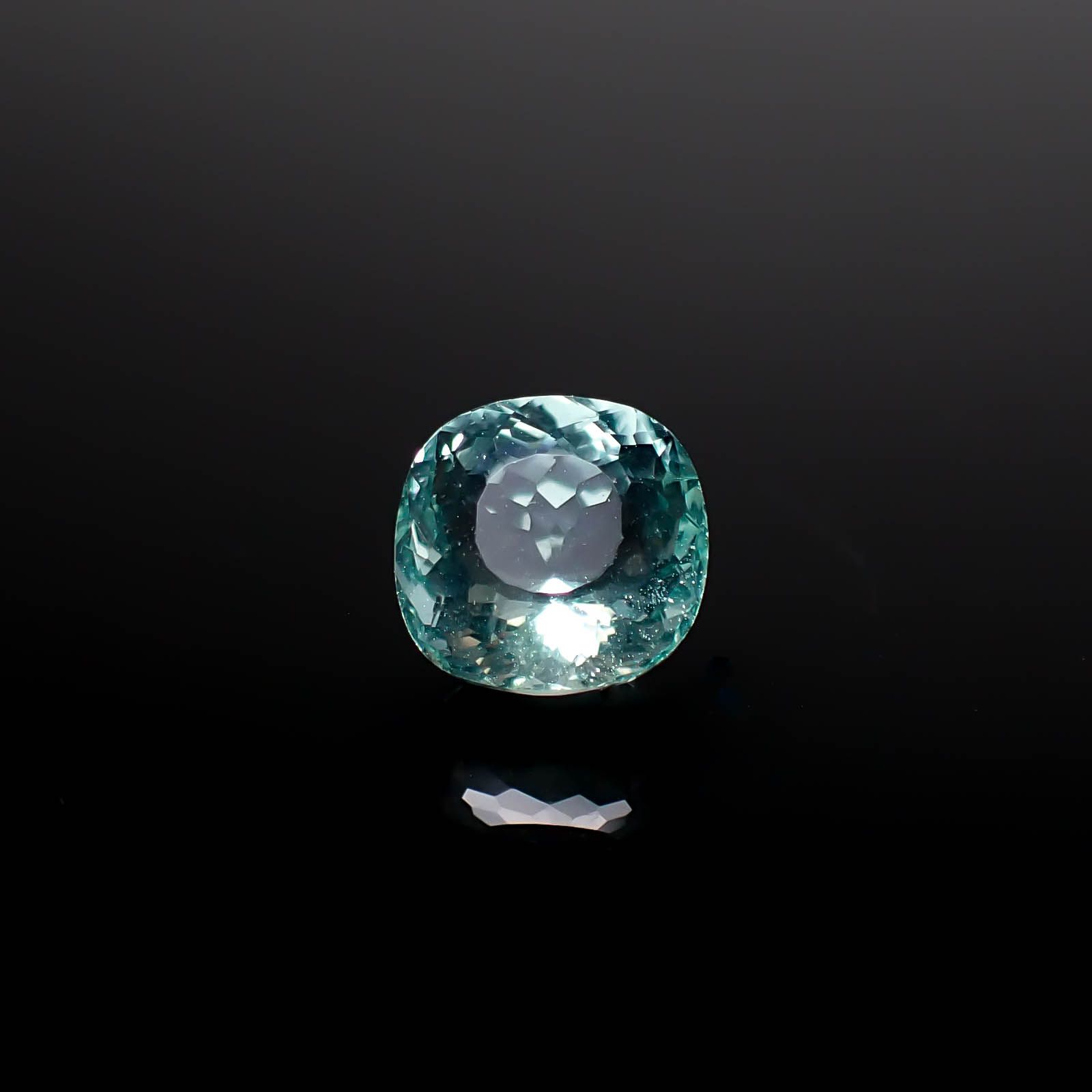 フローライト フルオレッセンス ジンバブエ産 2.25ct [250630511]7.6x7.6mm前後