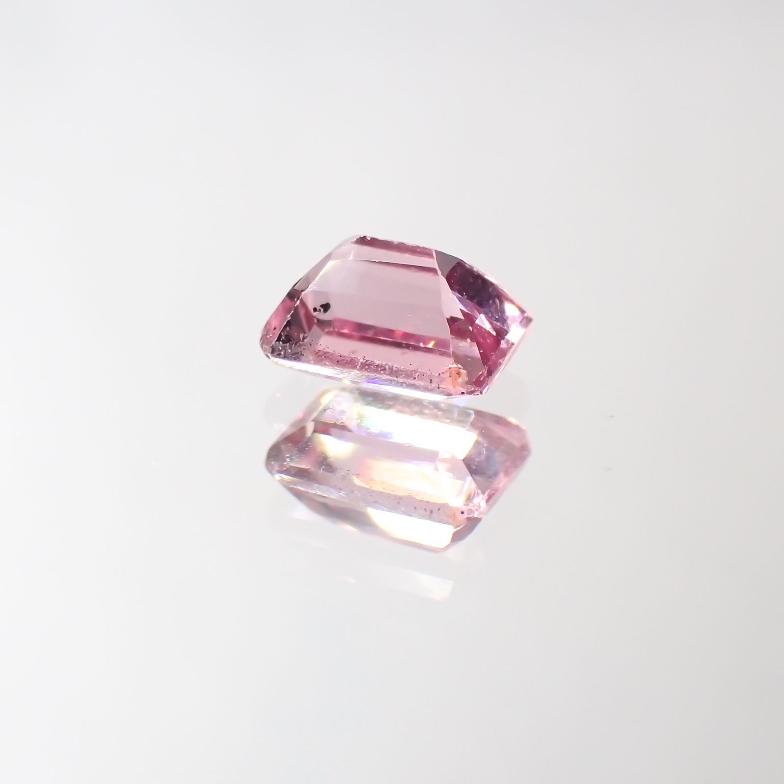 マラヤガーネット(宝石名ガーネット)タンザニア産 0.93ct 識別済[220113838]6x4.3mm前後