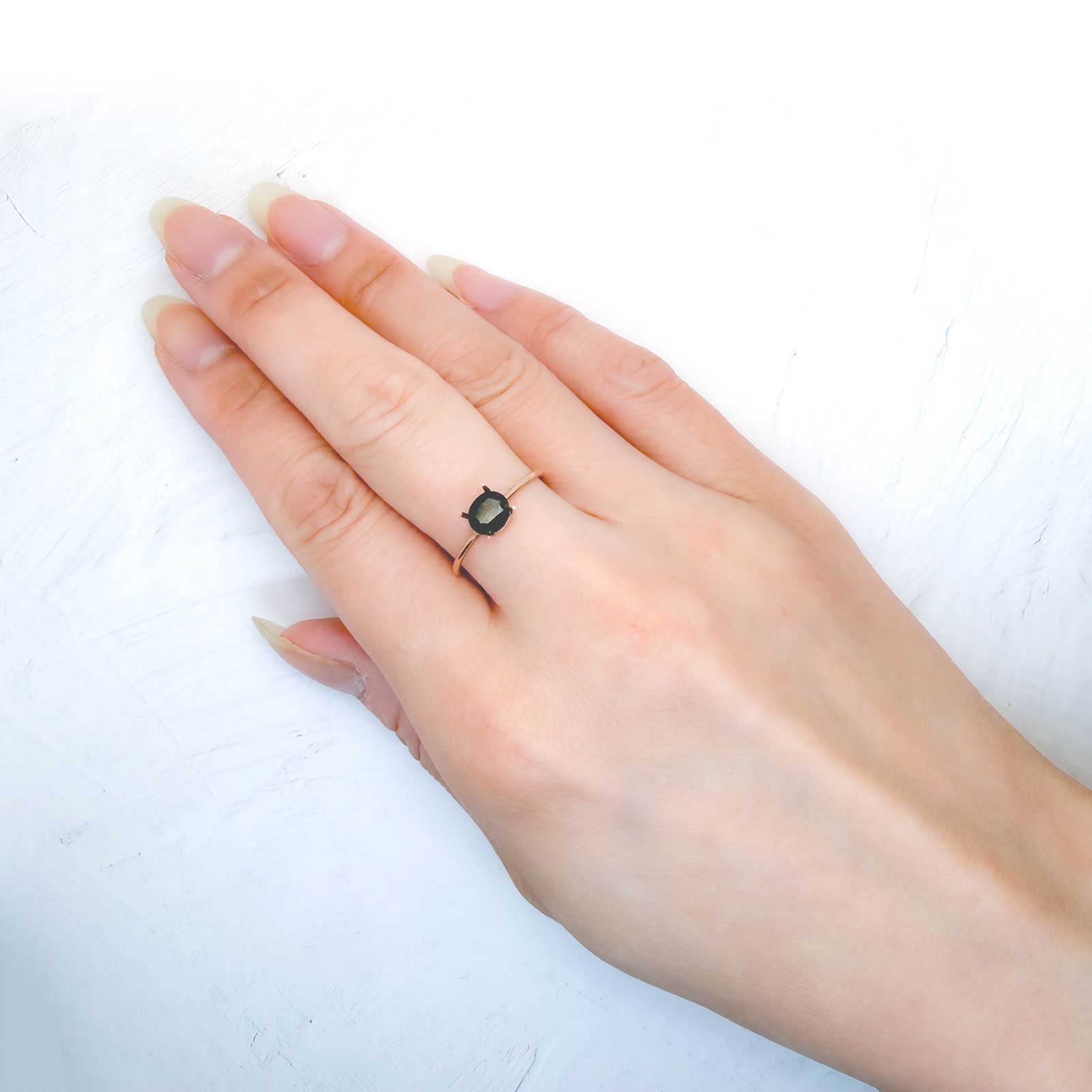 ゴールドシーンサファイア 非加熱(宝石名シーン・サファイア) ケニア産 0.814ct ソ付(彩珠)[260812077]5.8×5mm前後