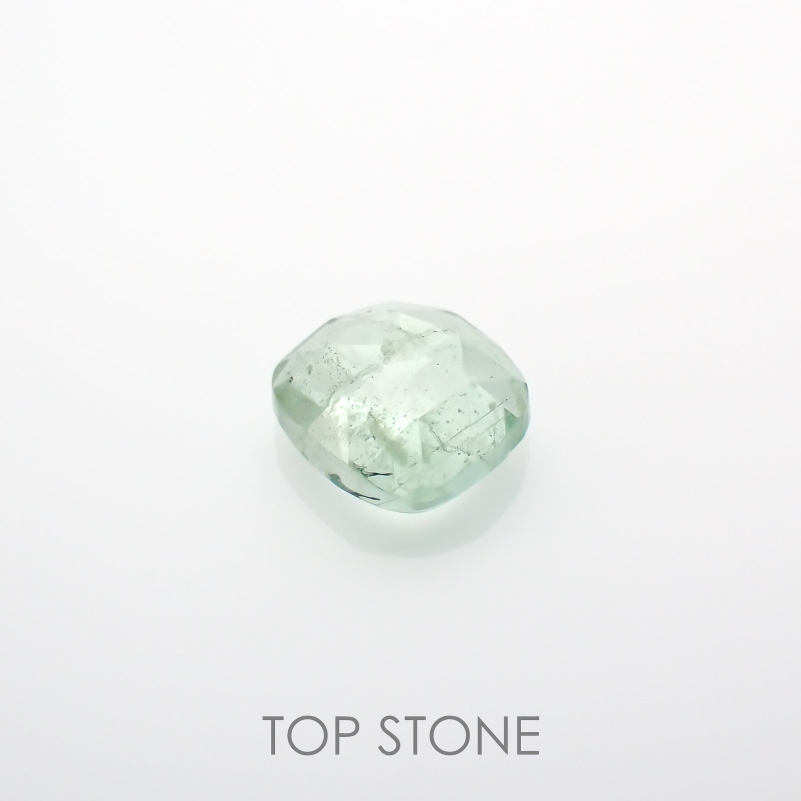 ◇ローズカット◇バナジウムコーネルピン(宝石名コーネルピン)タンザニア・タンガ州産 0.76ct 識別済[220115554]5.4x5.1mm前後