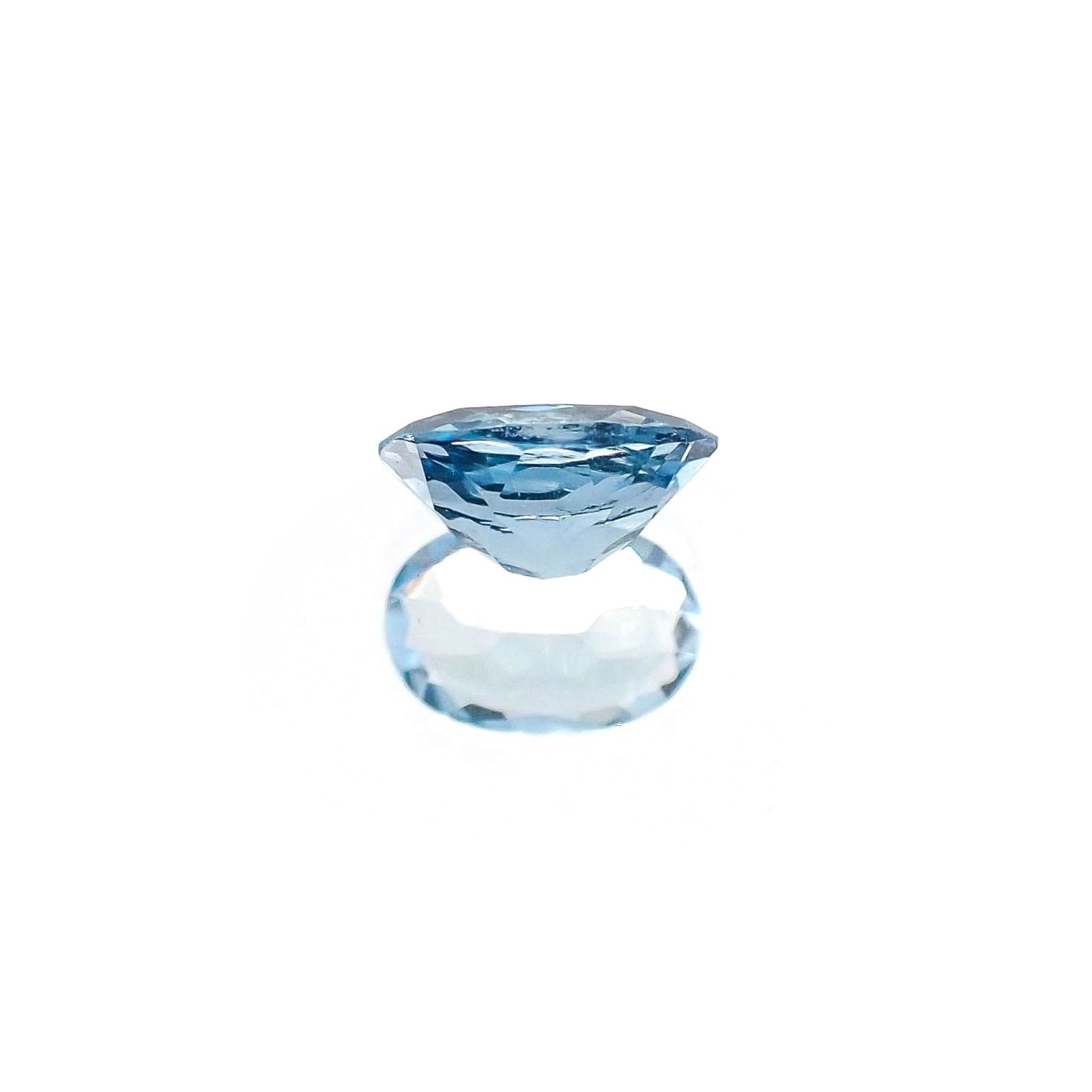 アクアマリン サンタマリアカラー(宝石名アクアマリン)モザンビーク産 識別済 0.44ct / 6.2x4.2mm前後 [260617250]