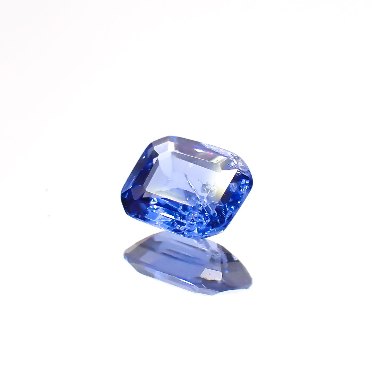 コバルトブルースピネル(宝石名コバルト ブルー・スピネル)ベトナム・ルクイエン産 0.166ct ソ付(彩珠)[230421875]3.7x3mm前後
