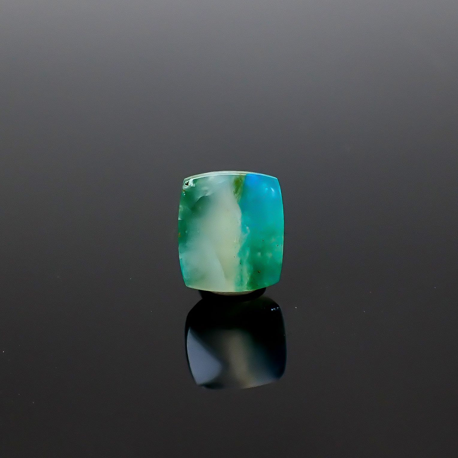 ブルーオパール ペルー産 3.12ct [250730724]9.8x8.6mm前後