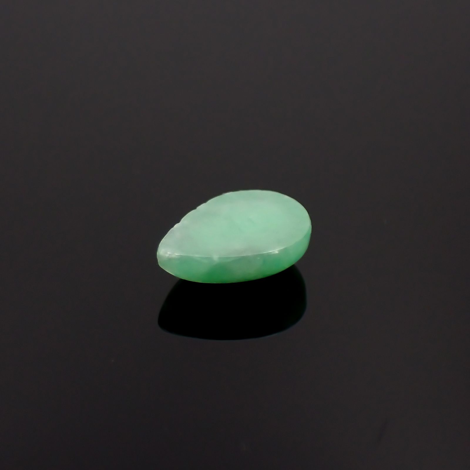 翡翠(宝石名ジェダイト)ビルマ産 0.79ct 識別済[231024037]7.1x5mm前後