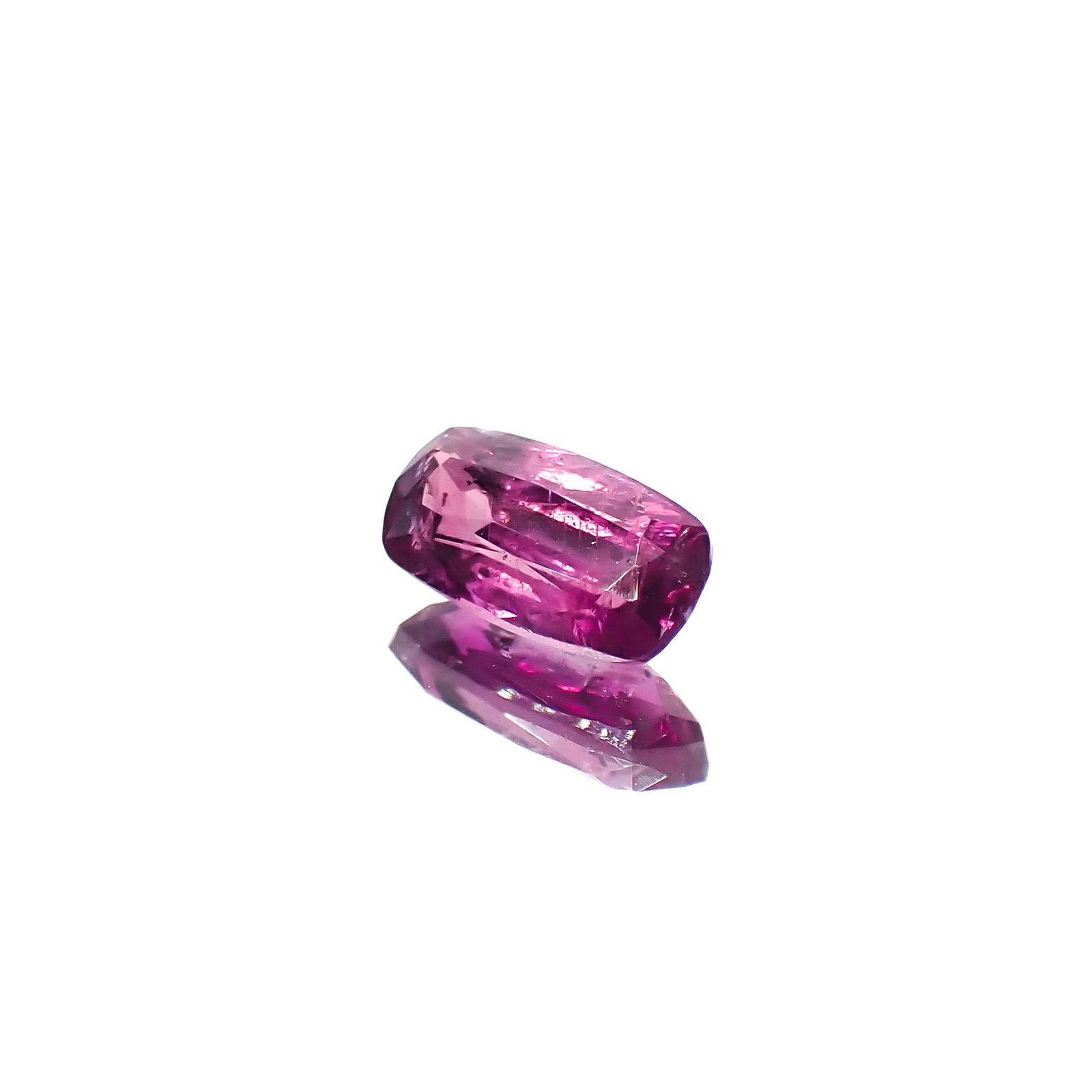 パープルサファイア 非加熱 パキスタン・カシミール地方産 0.77ct[240628404]7.4x3.7mm前後