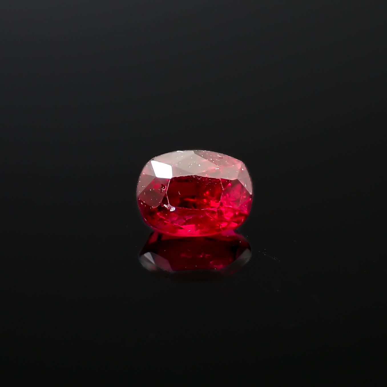 ジェダイスピネル(宝石名スピネル/別名ジェダイスピネル)ビルマ産 GUILD鑑付 0.60ct / 5.33x3.94mm前後 [260732539]