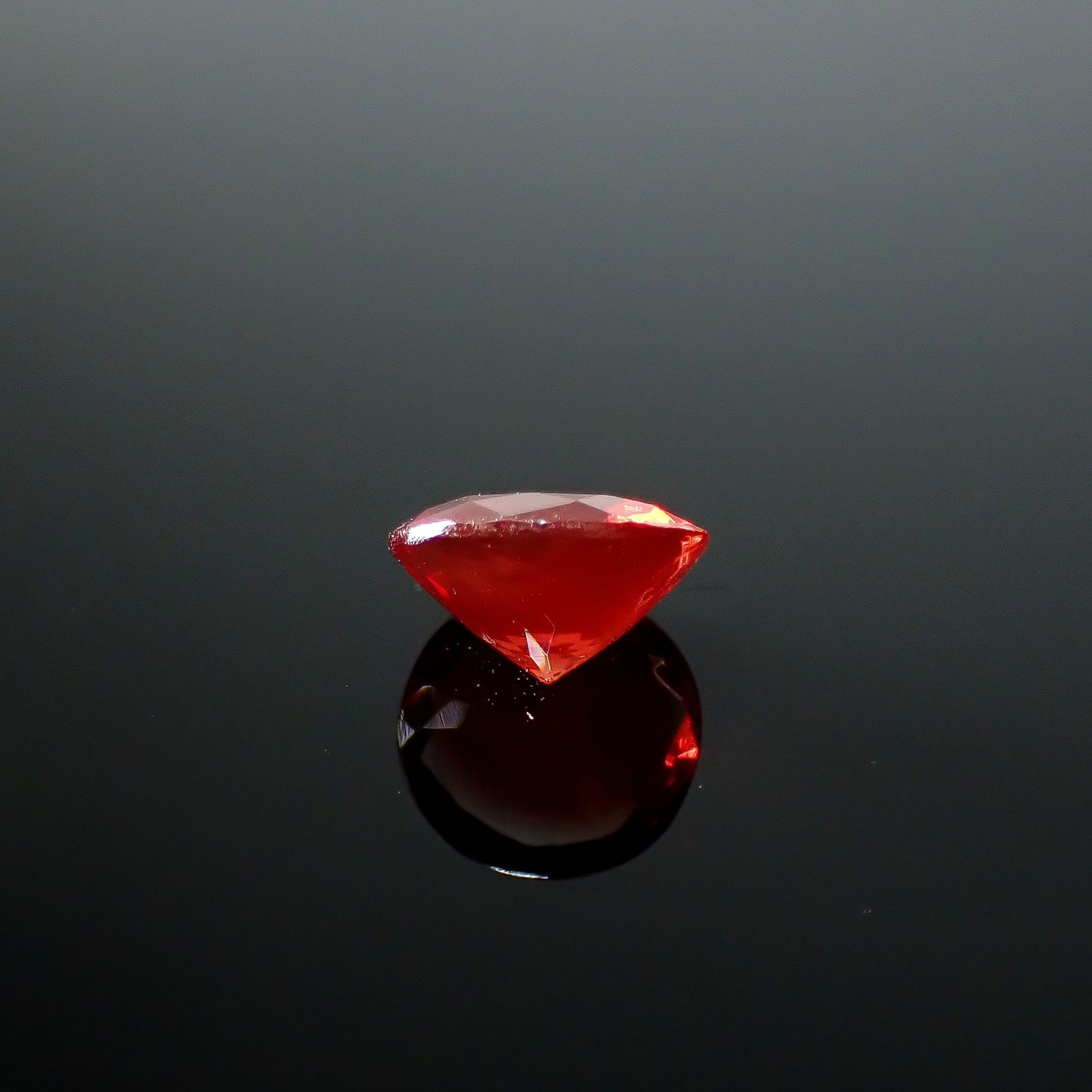 オレゴンサンストーン アメリカ・オレゴン州産 2.14ct [250931155]8.9x8.8mm前後