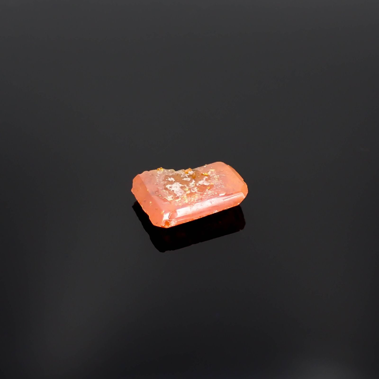 ウルフェナイト 原石 アメリカ・アリゾナ州・レッドクラウド鉱山産 9.33ct[230421825]15x12mm前後
